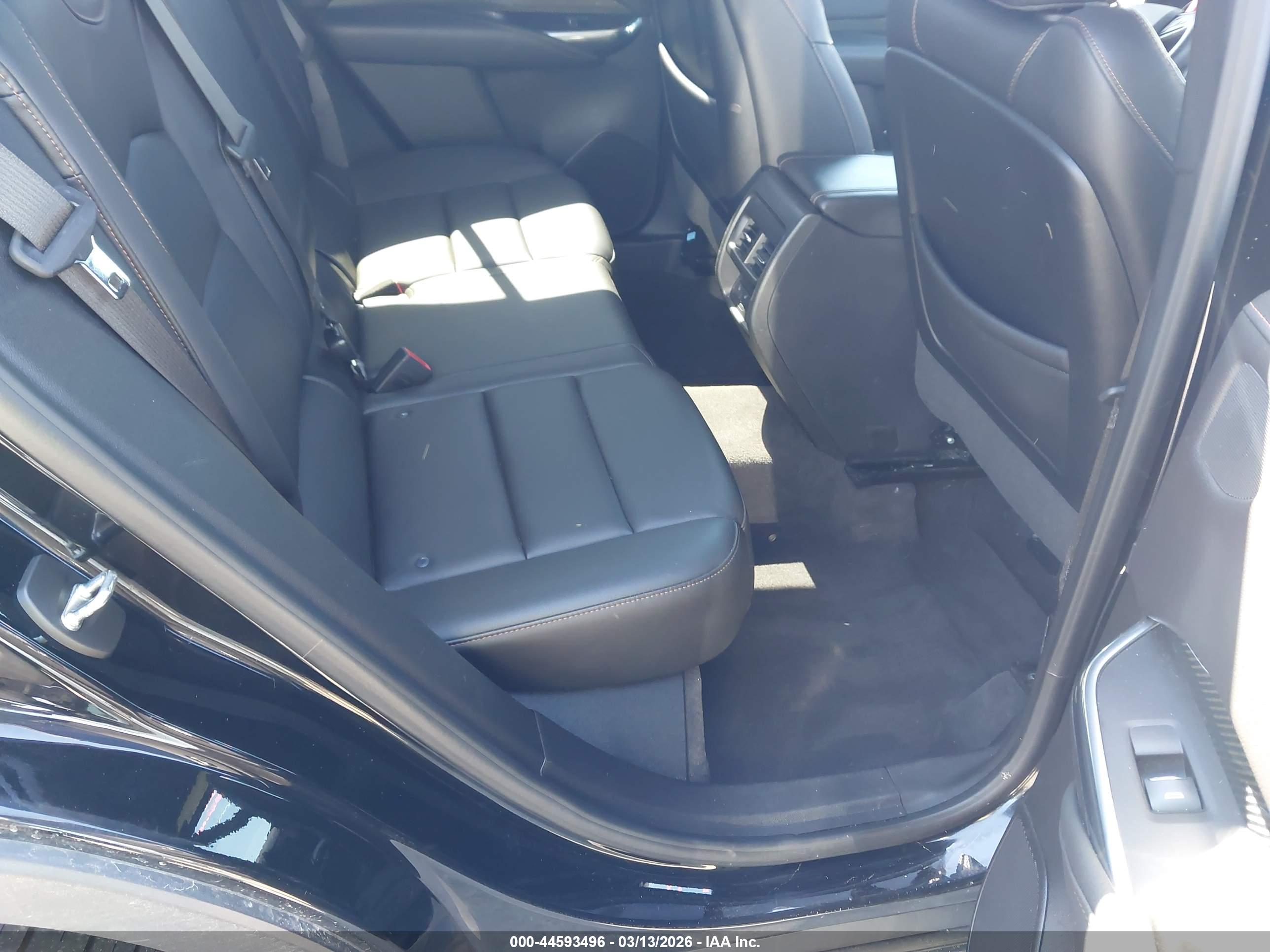 CADILLAC XT4 image 8