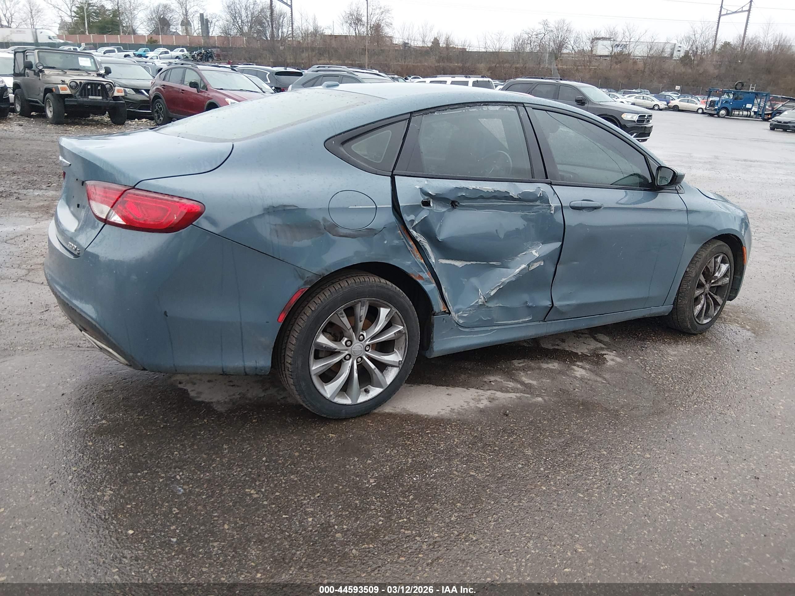 CHRYSLER 200 image 4