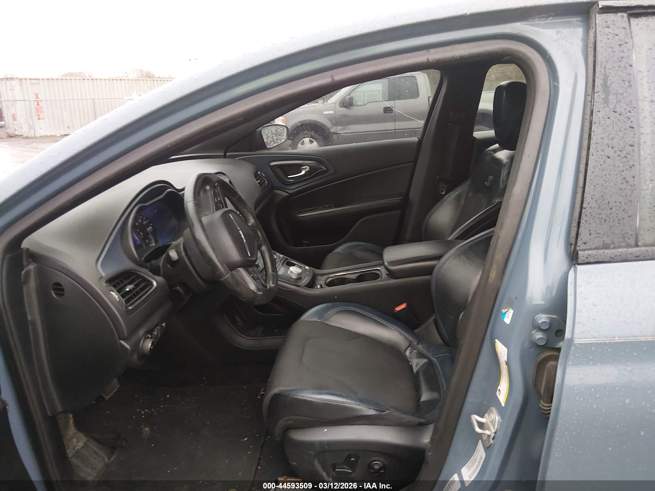 CHRYSLER 200 image 5