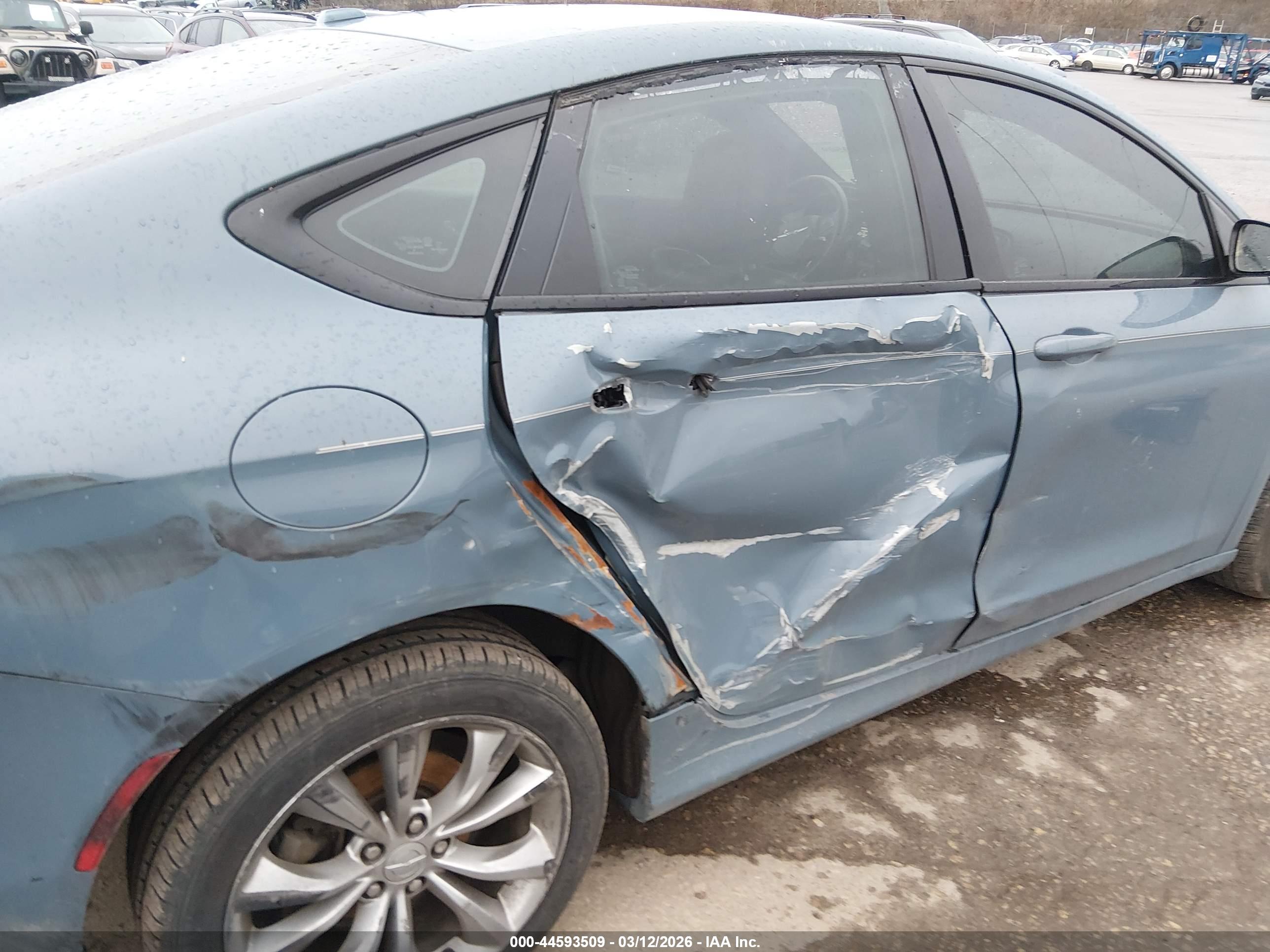 CHRYSLER 200 image 6