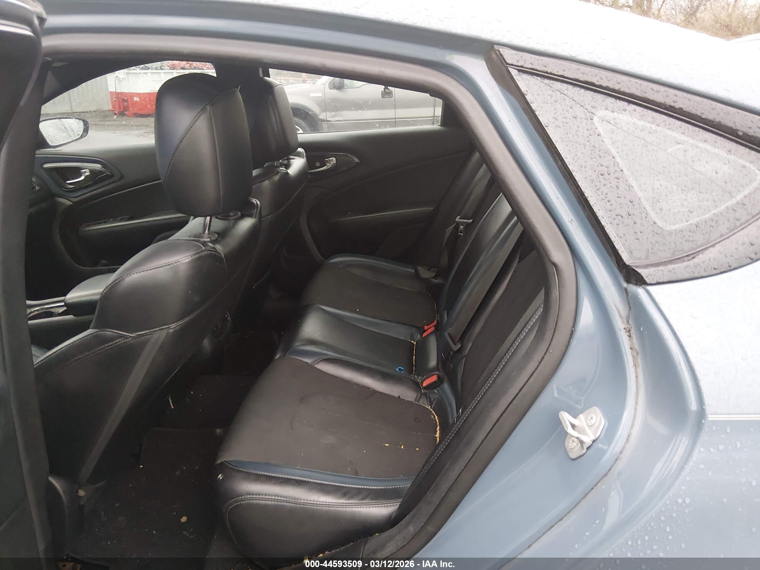 CHRYSLER 200 image 8