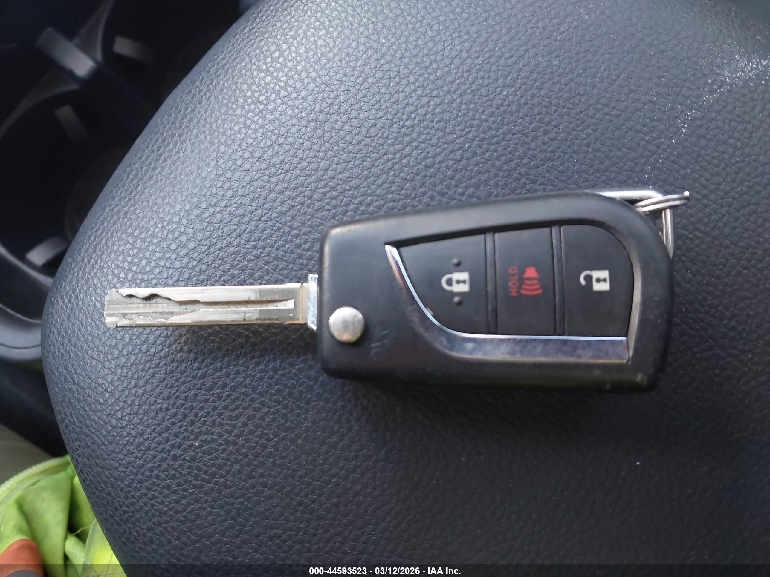 TOYOTA RAV4 image 11