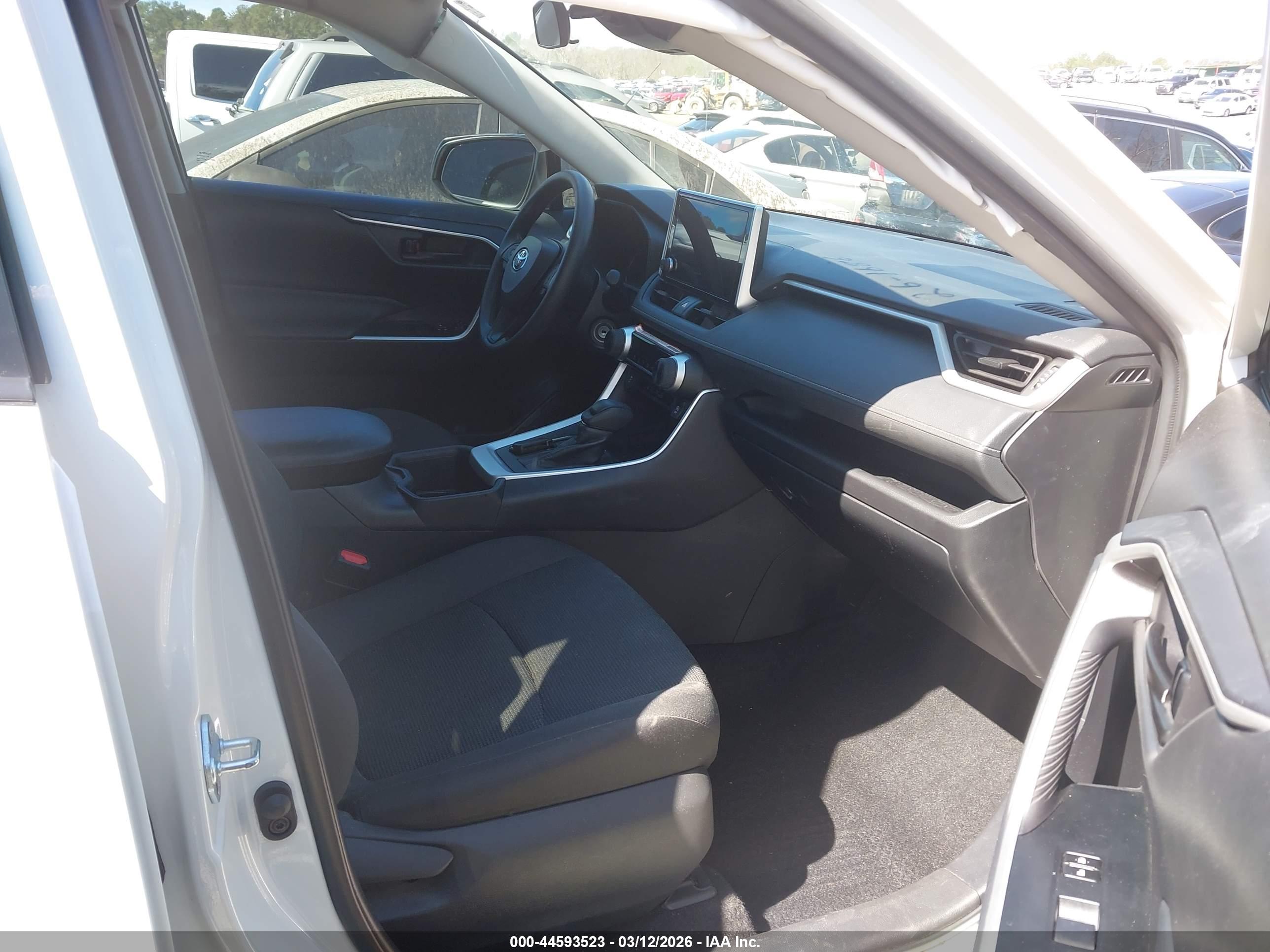 TOYOTA RAV4 image 5