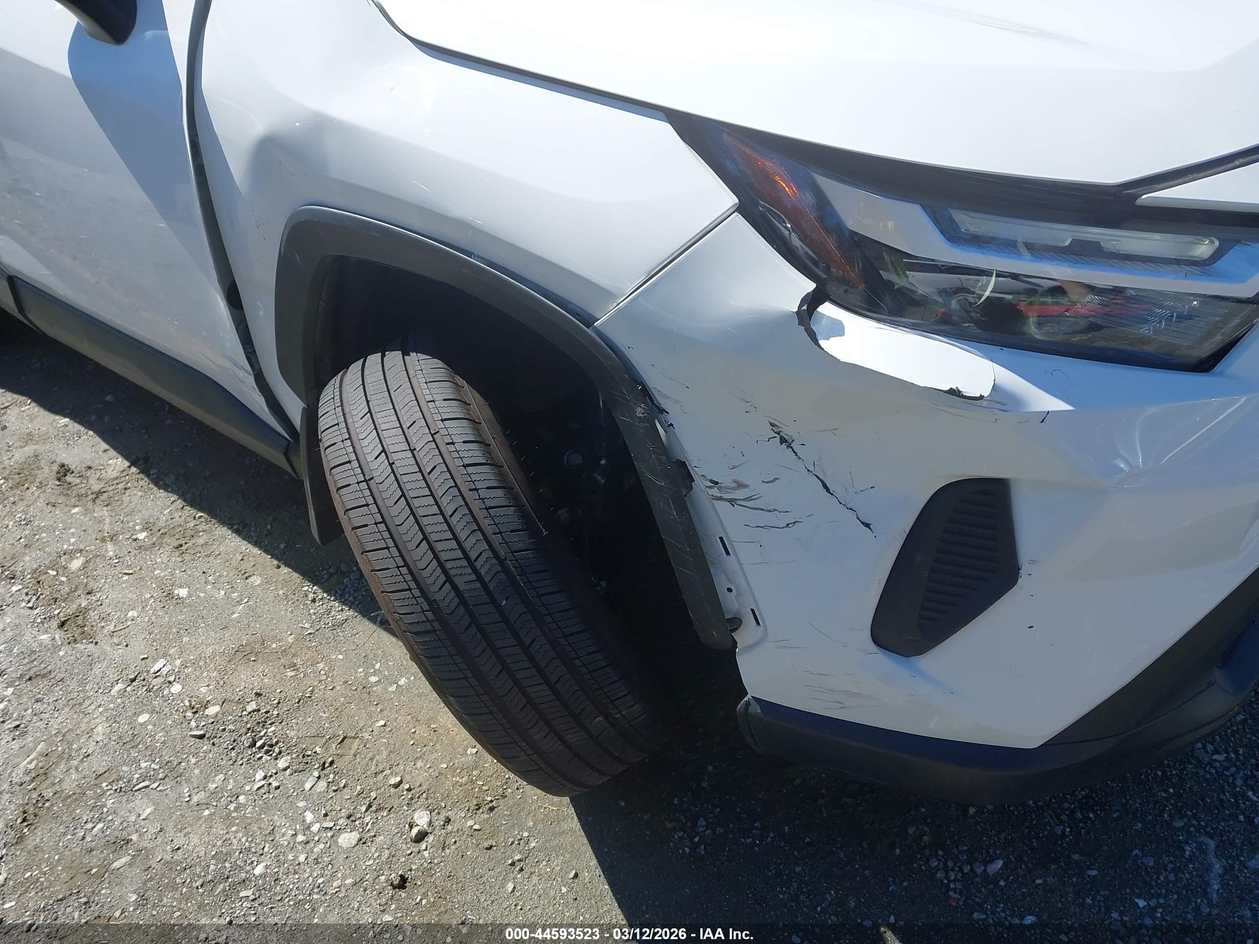 TOYOTA RAV4 image 6