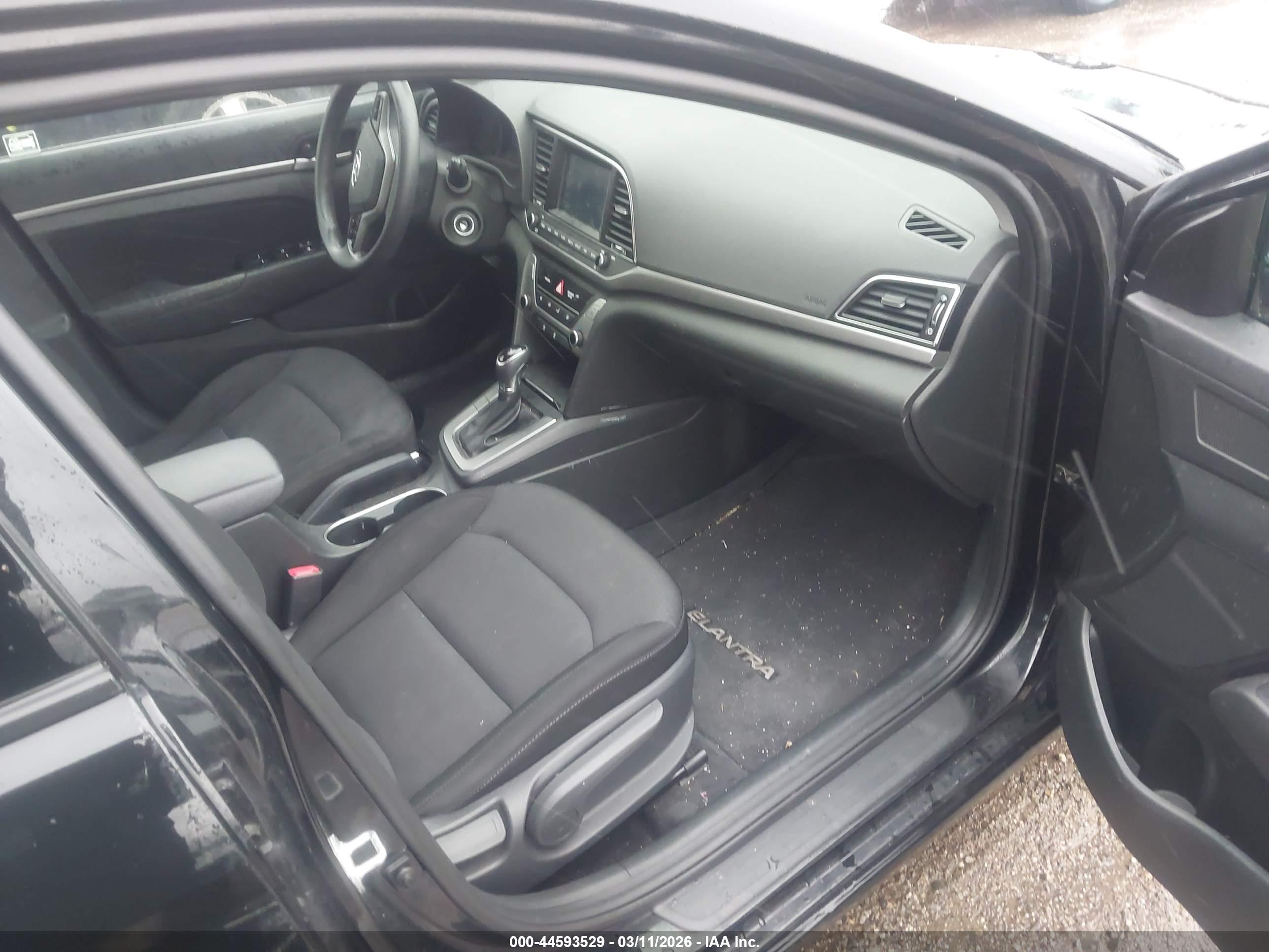 HYUNDAI ELANTRA image 5