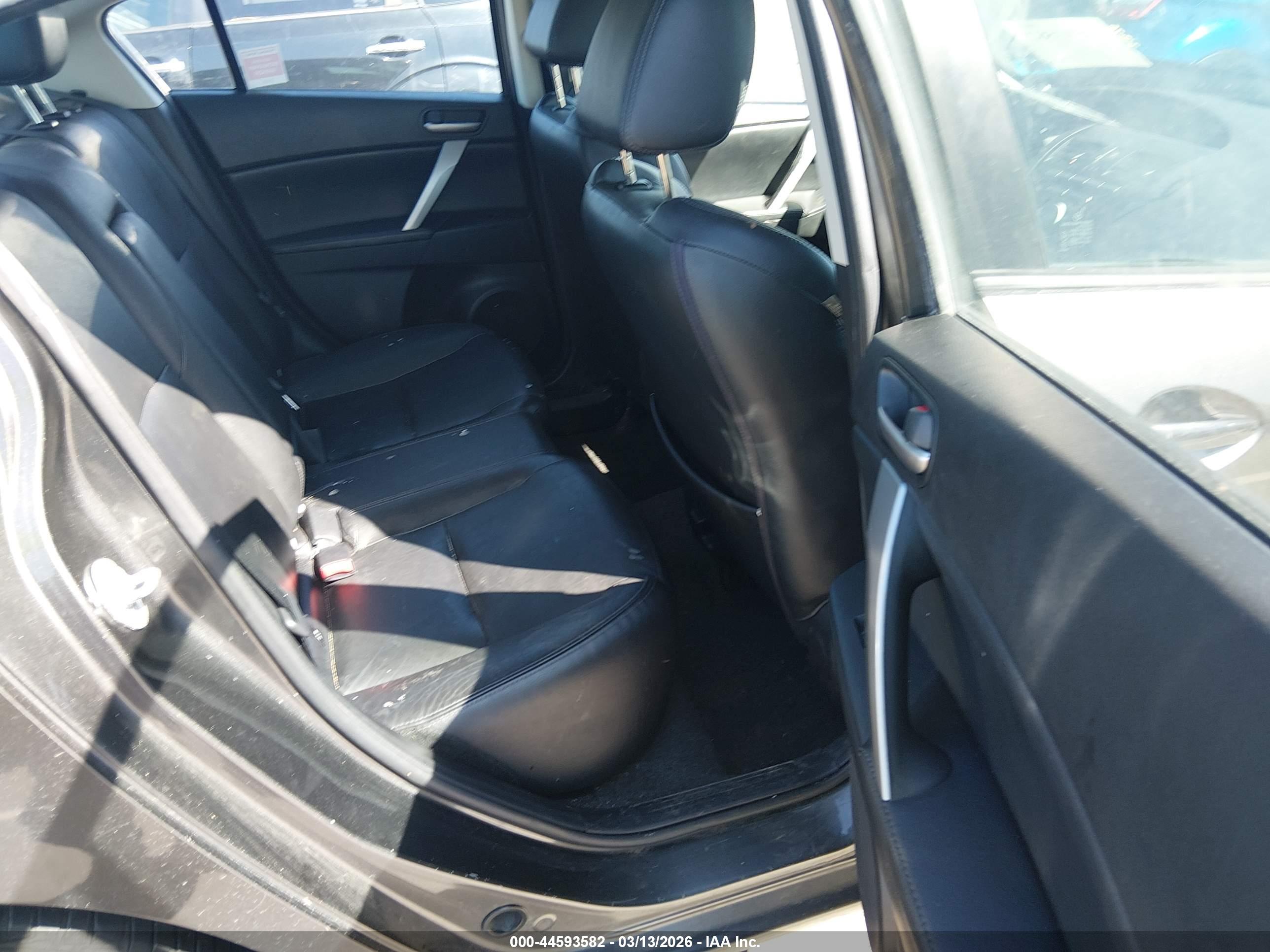 MAZDA MAZDA3 image 8