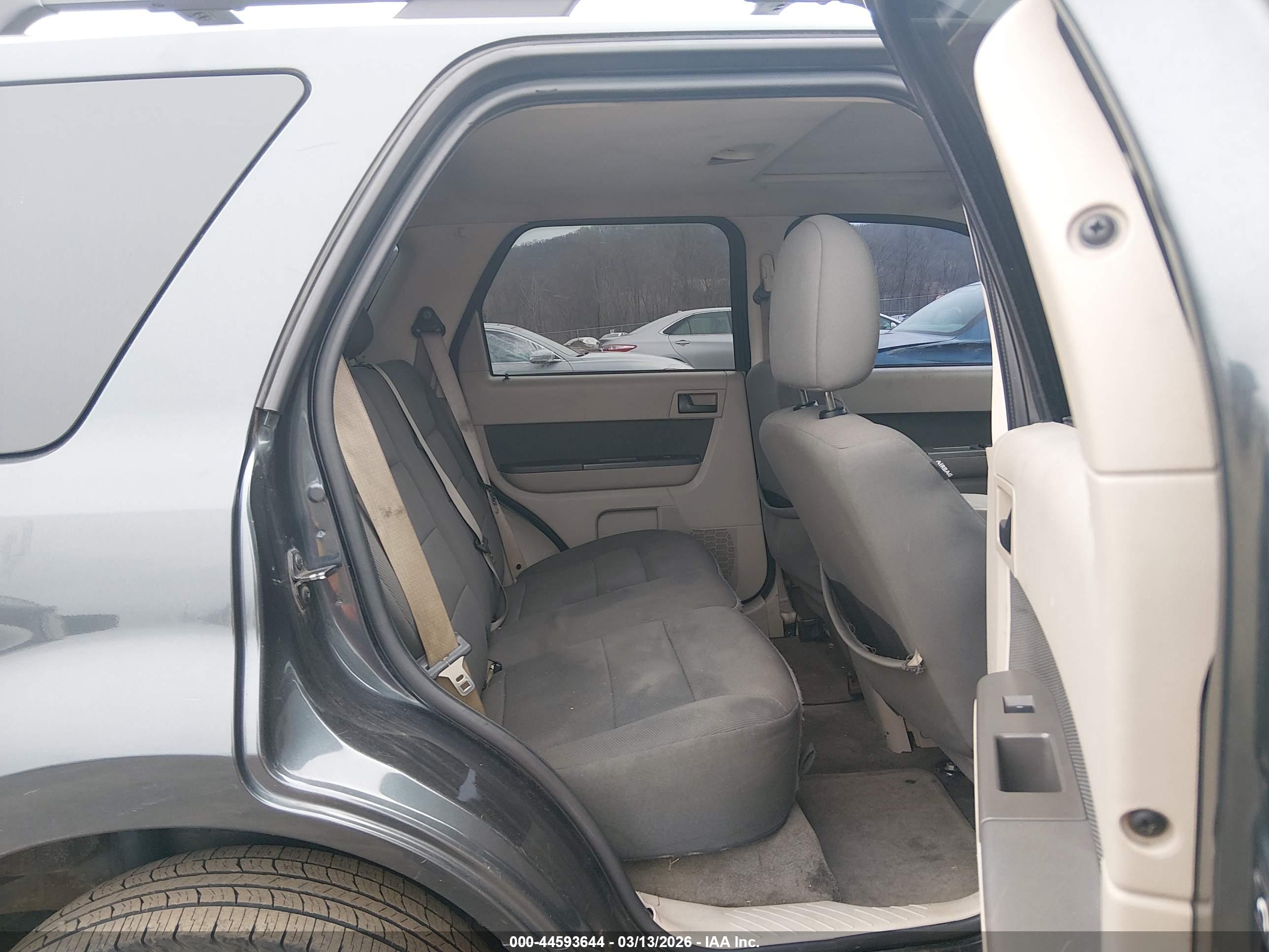 FORD ESCAPE image 8