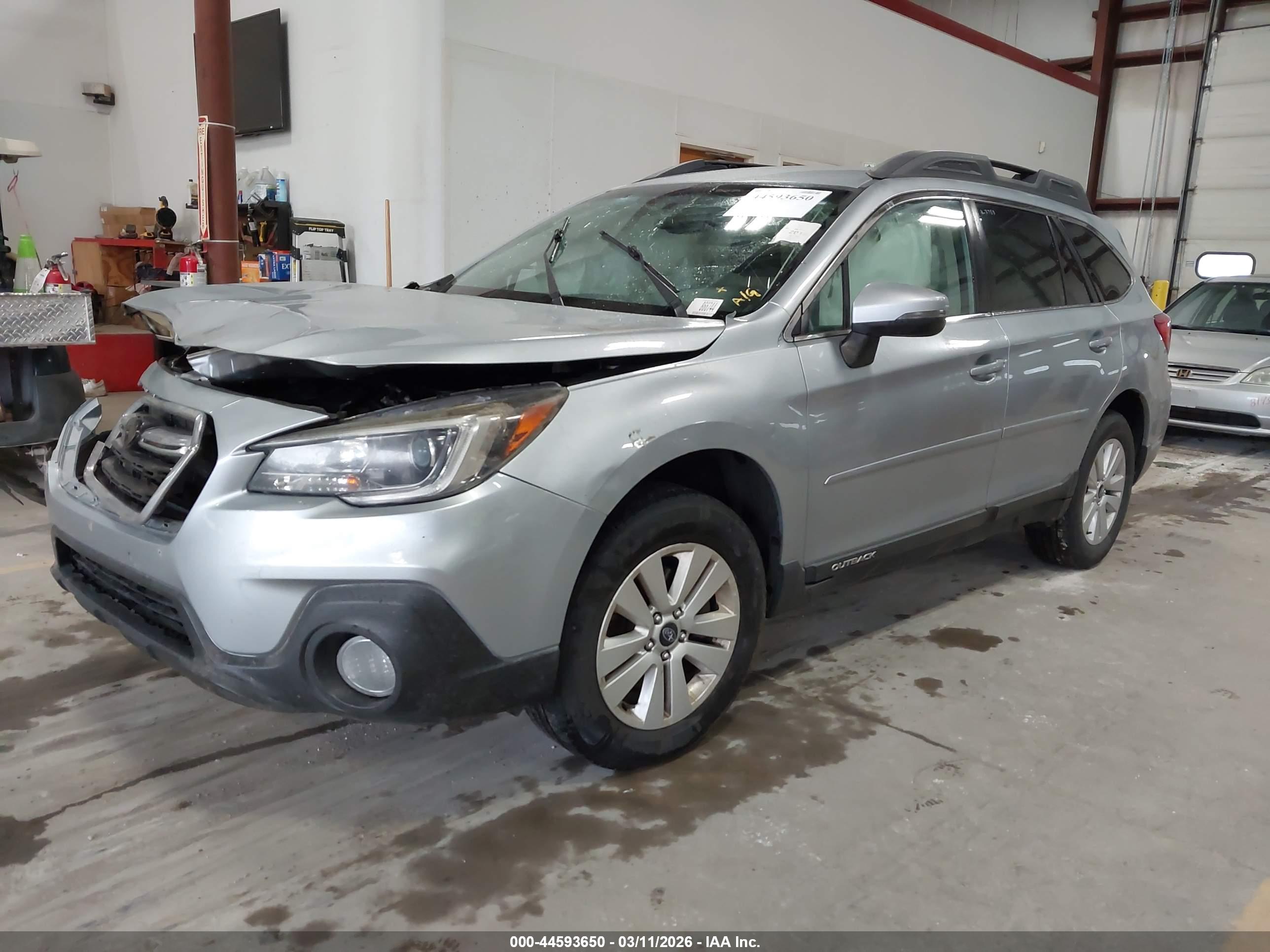 SUBARU OUTBACK image 2