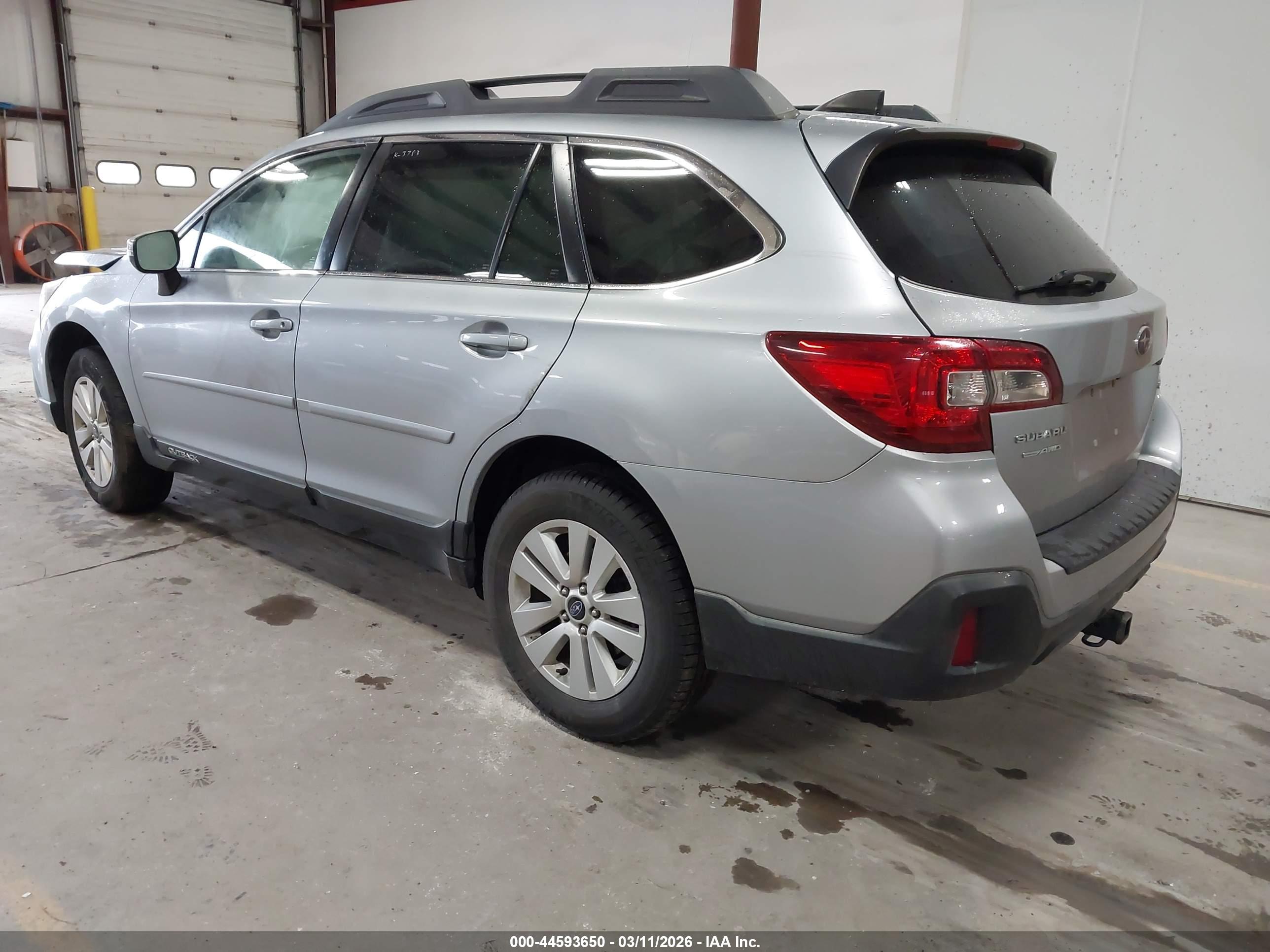 SUBARU OUTBACK image 3