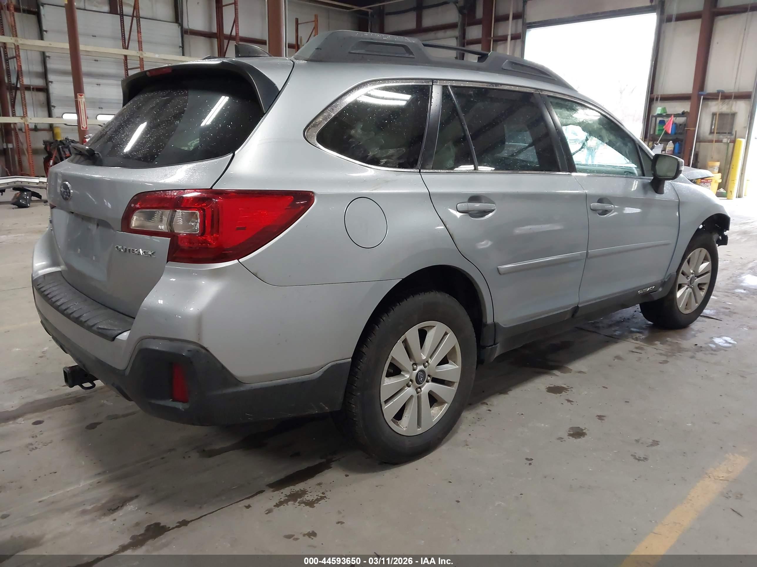 SUBARU OUTBACK image 4