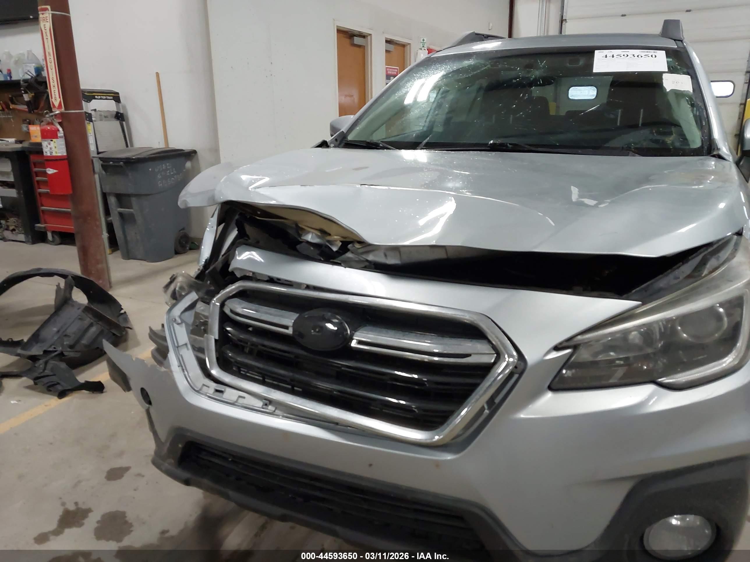 SUBARU OUTBACK image 6