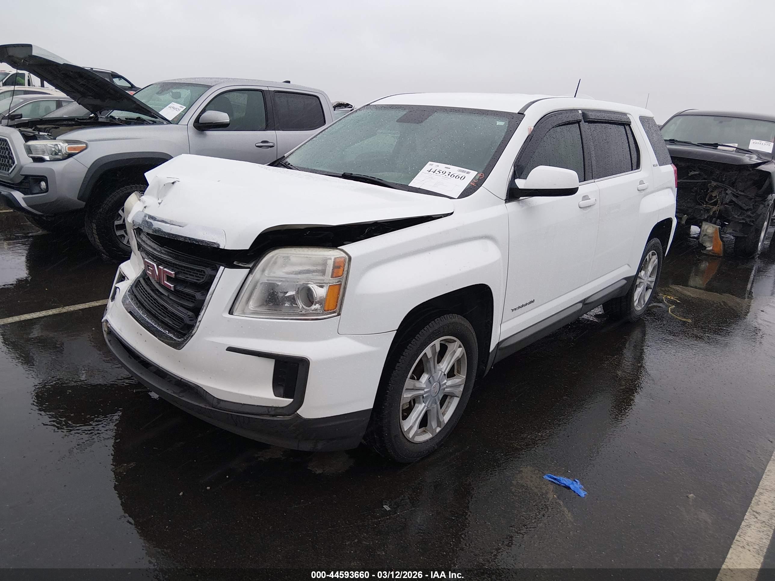 GMC TERRAIN image 2