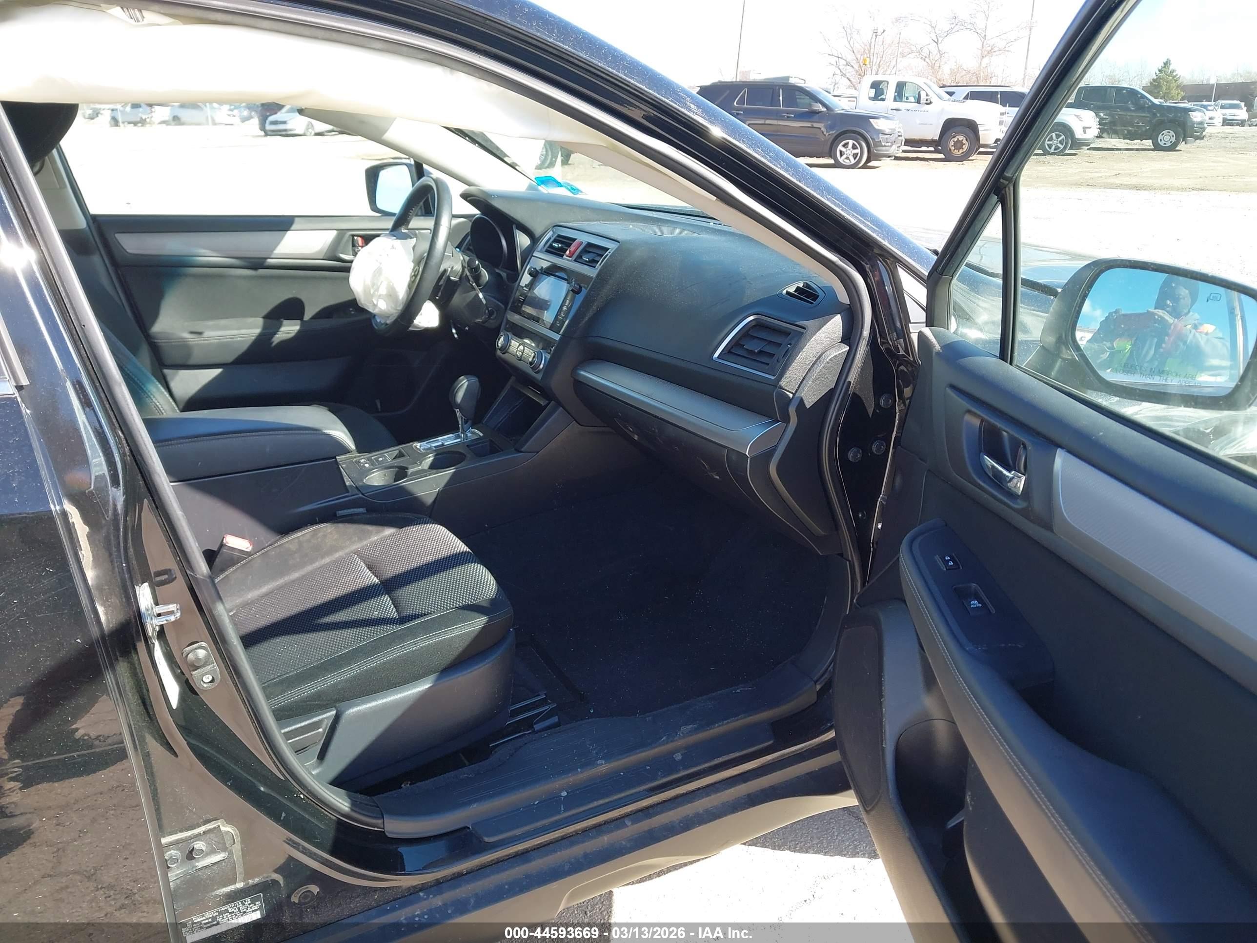 SUBARU OUTBACK image 5