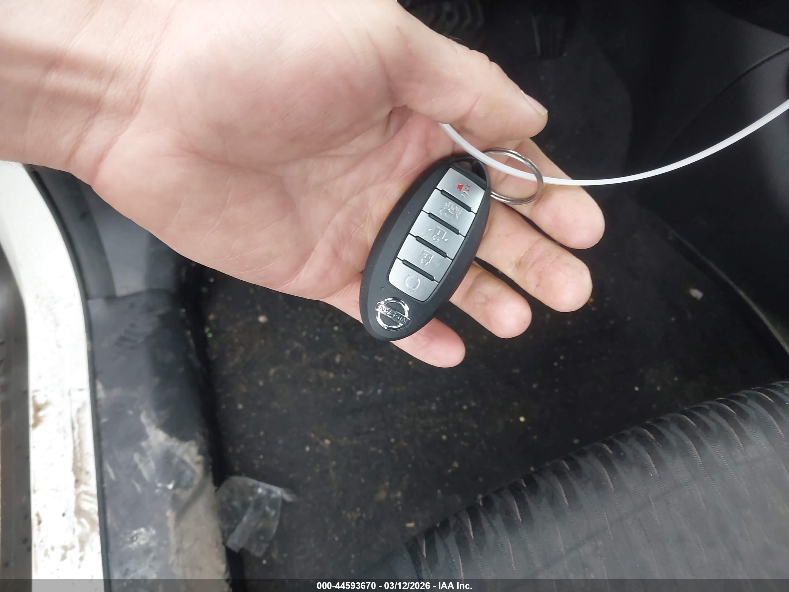 NISSAN ROGUE image 11