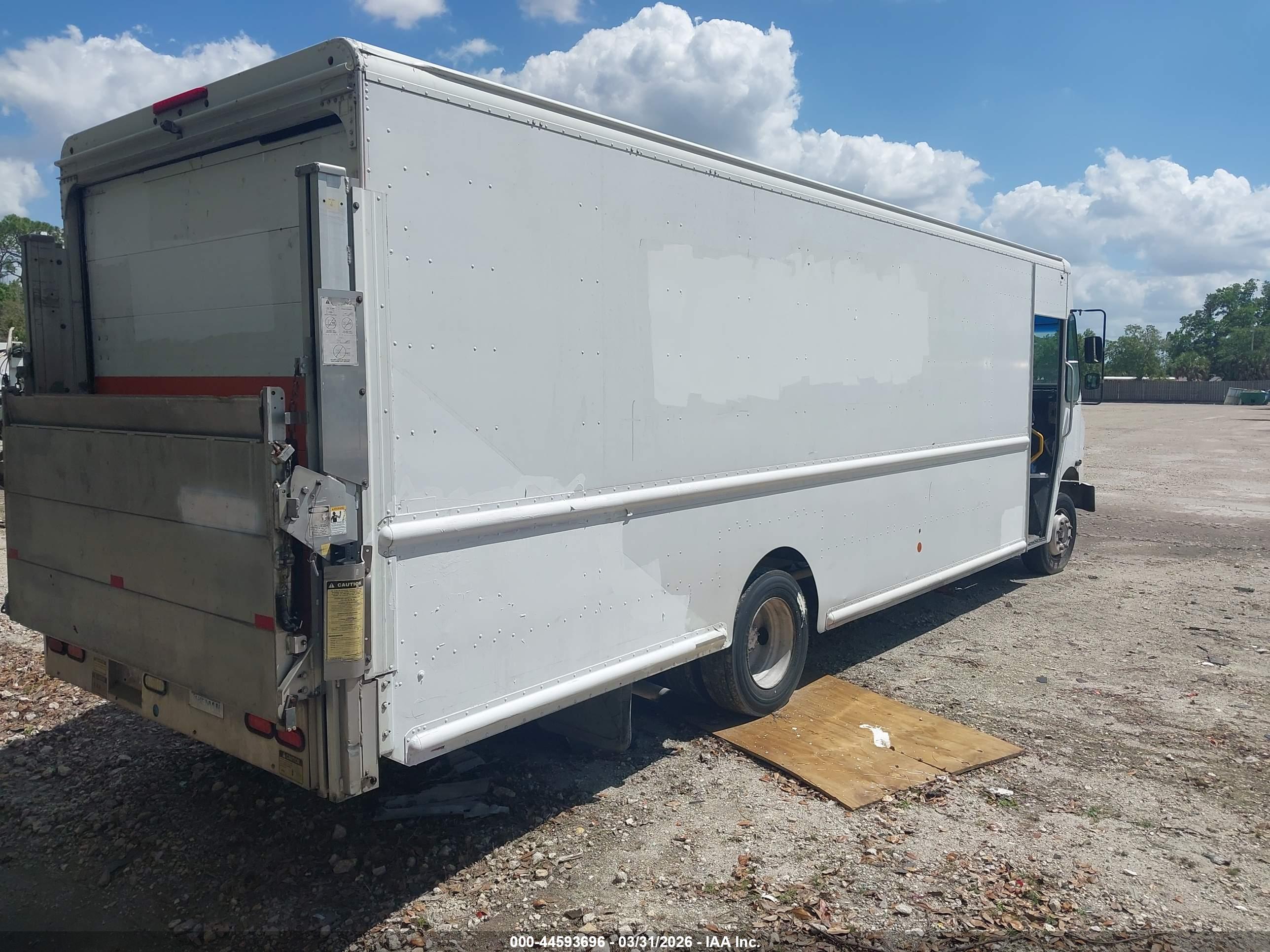 FREIGHTLINER CHASSIS image 4
