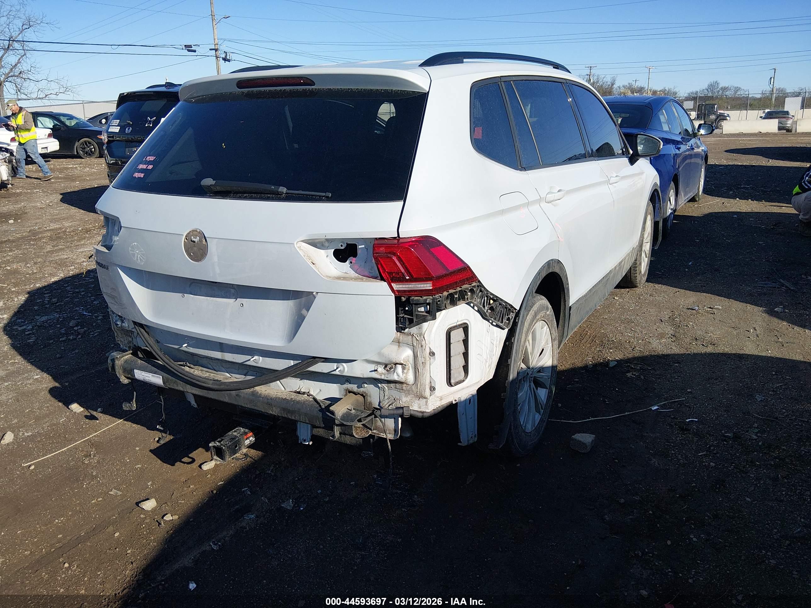 VOLKSWAGEN TIGUAN image 4