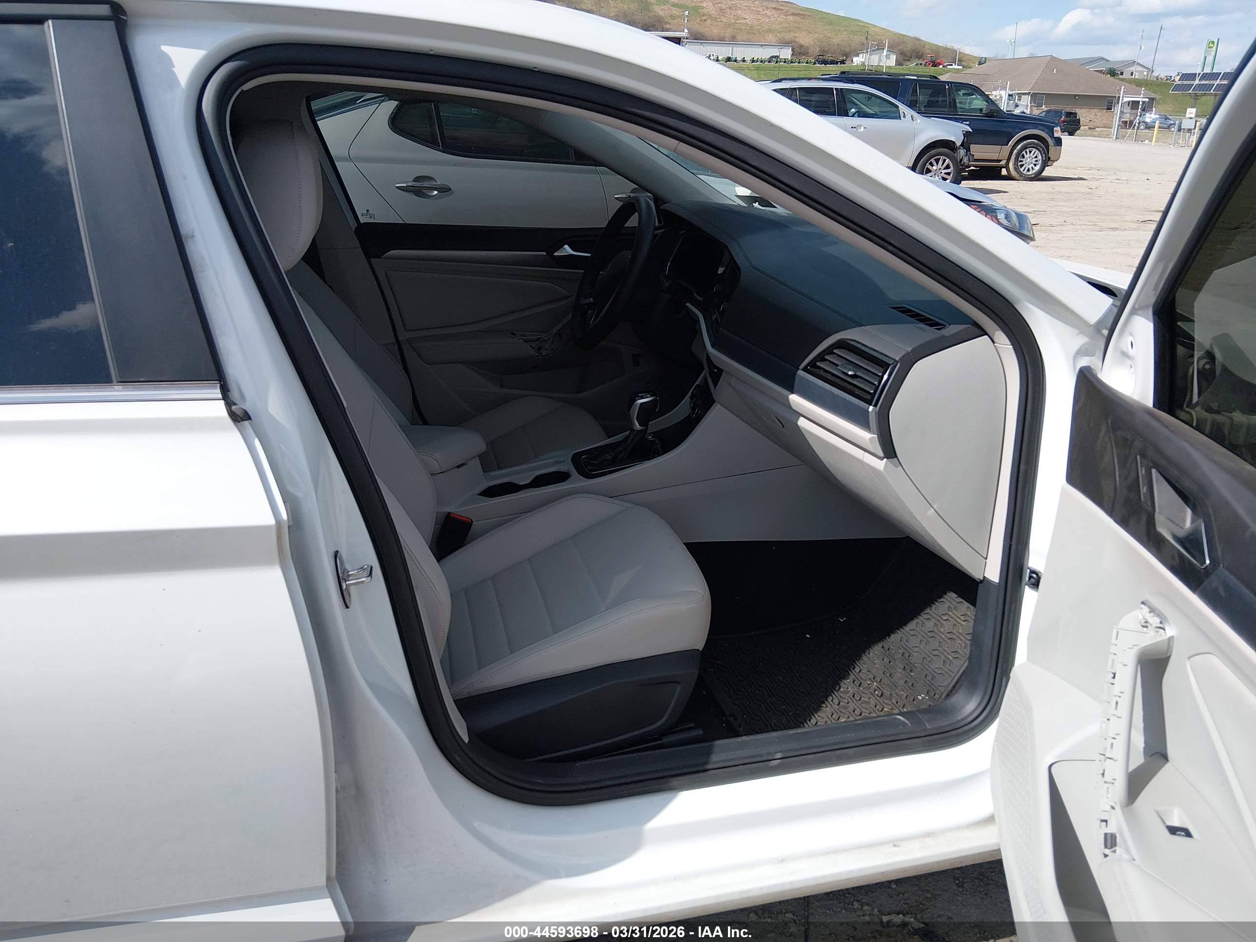 VOLKSWAGEN JETTA image 5