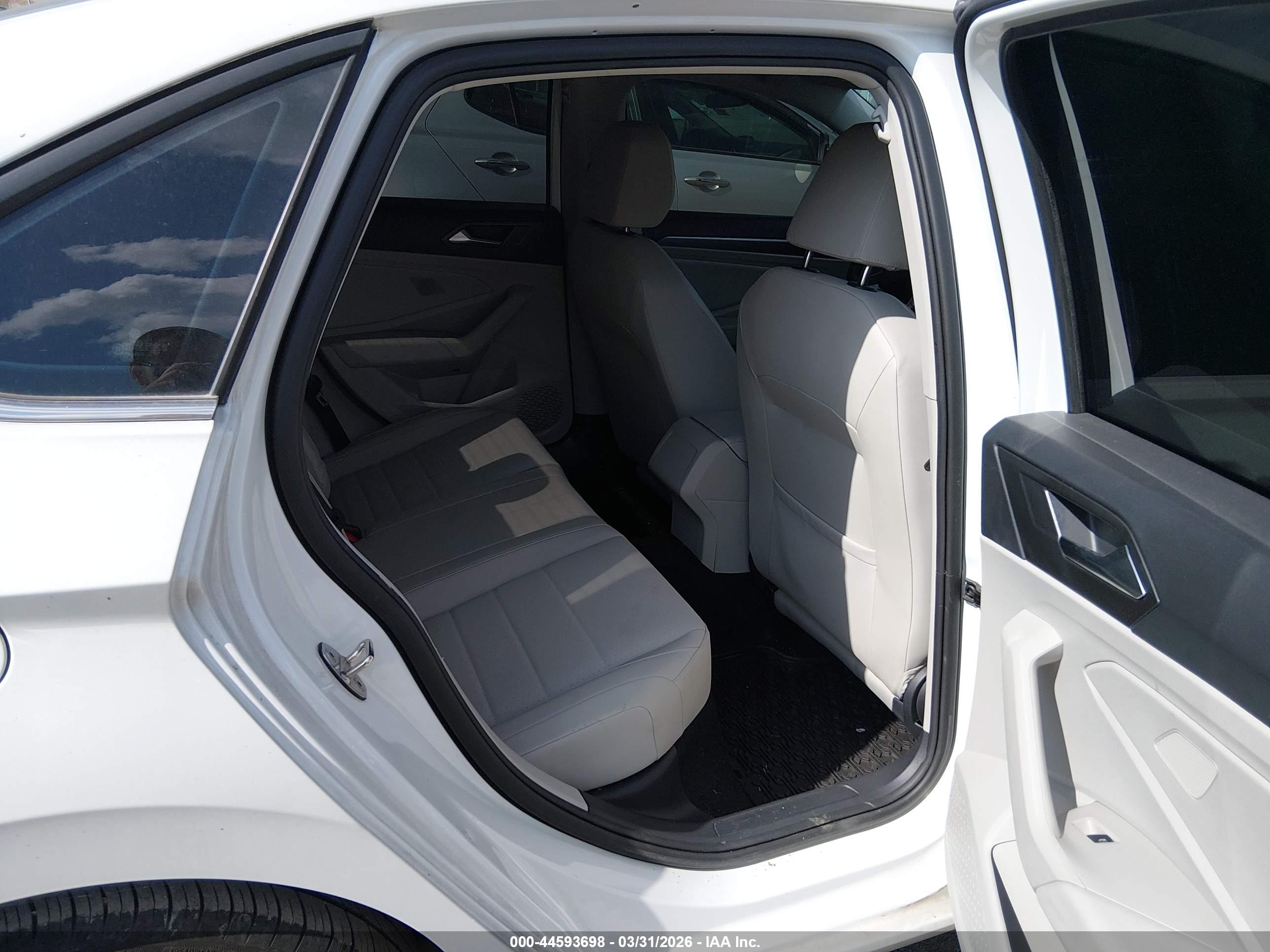 VOLKSWAGEN JETTA image 8