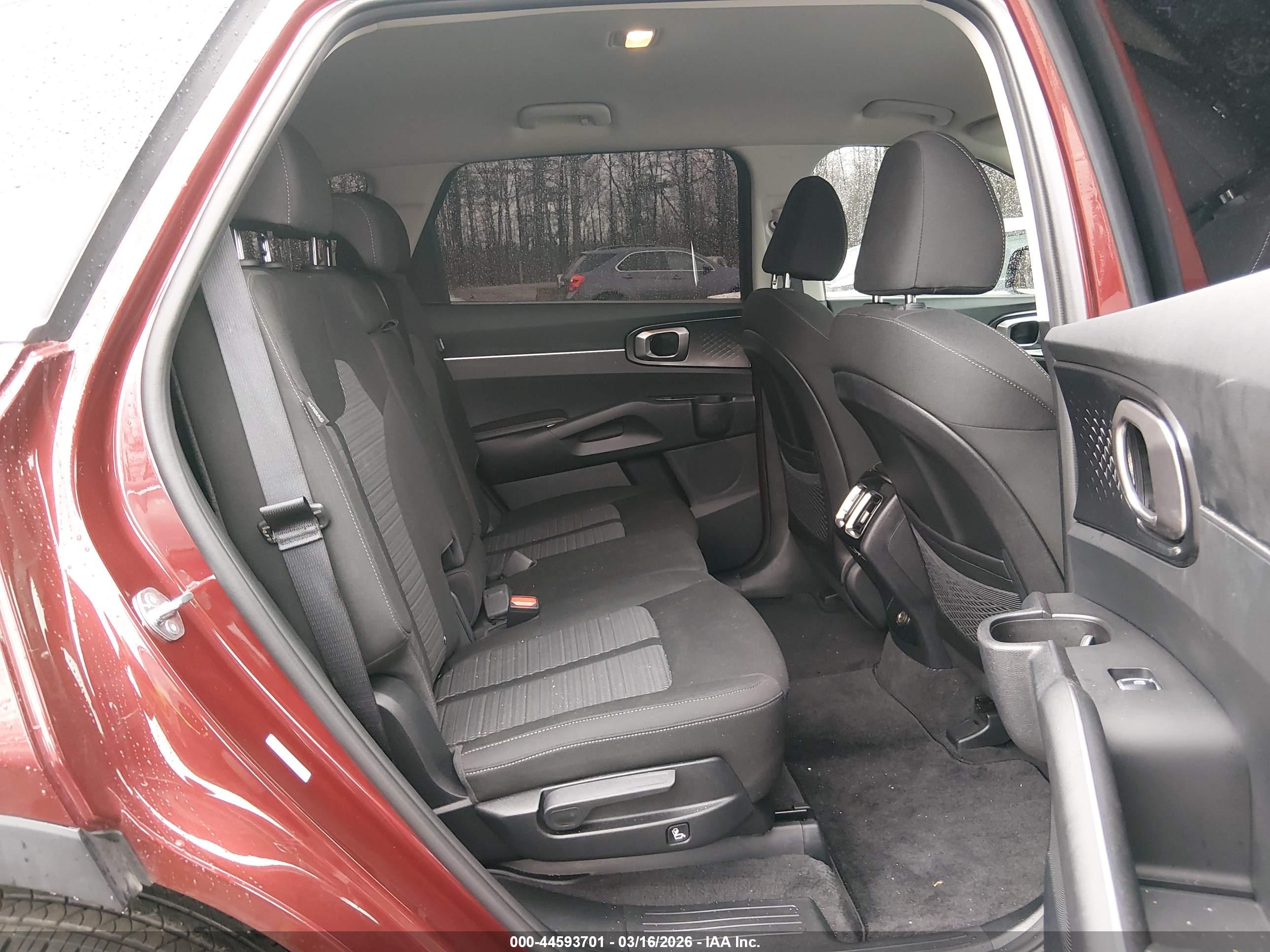 KIA SORENTO image 8