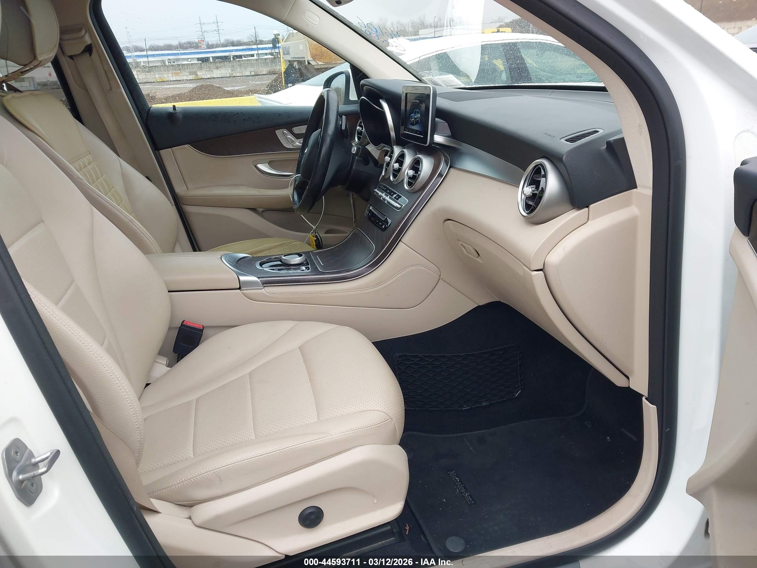 MERCEDES-BENZ GLC image 5