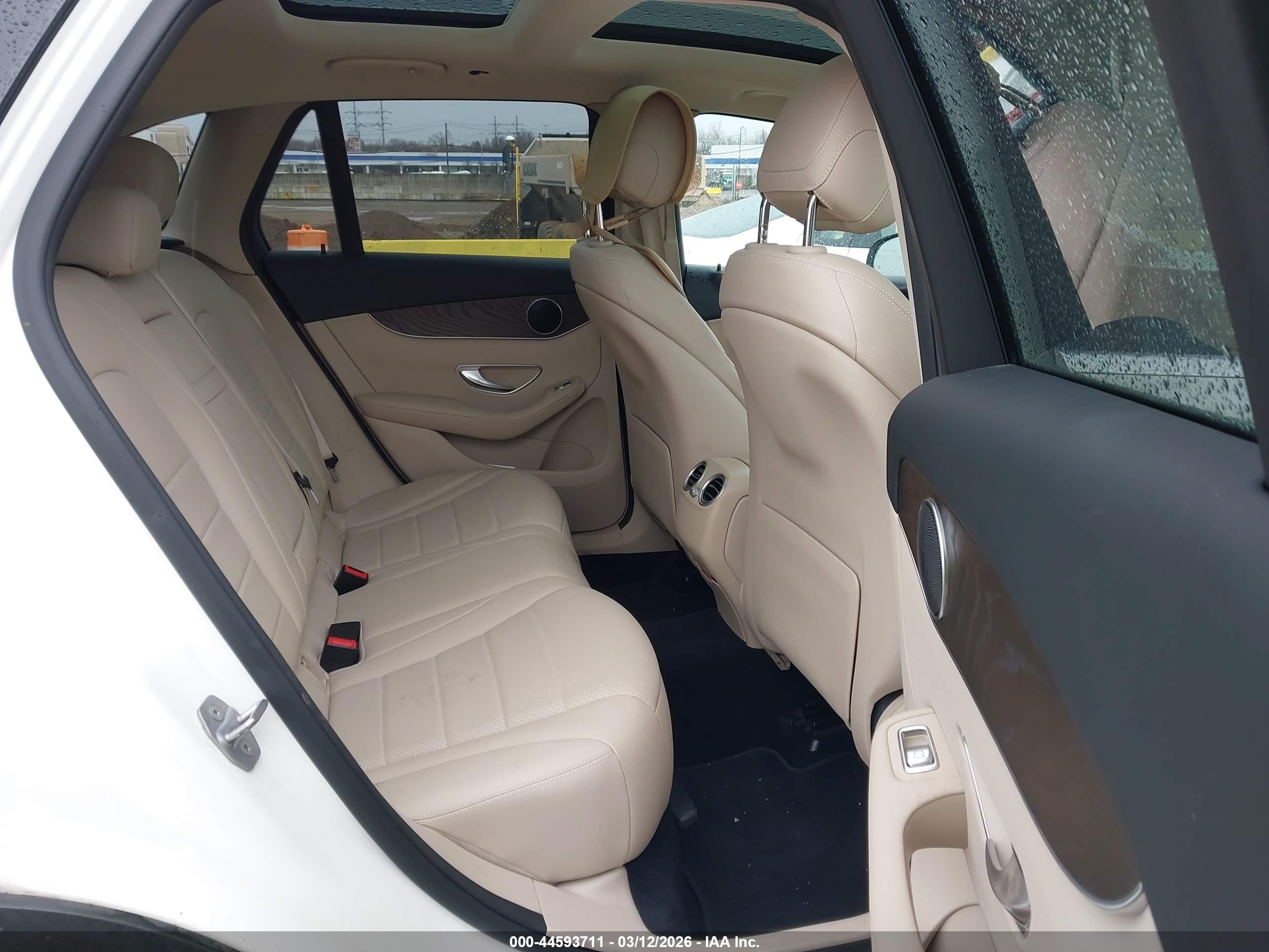 MERCEDES-BENZ GLC image 8