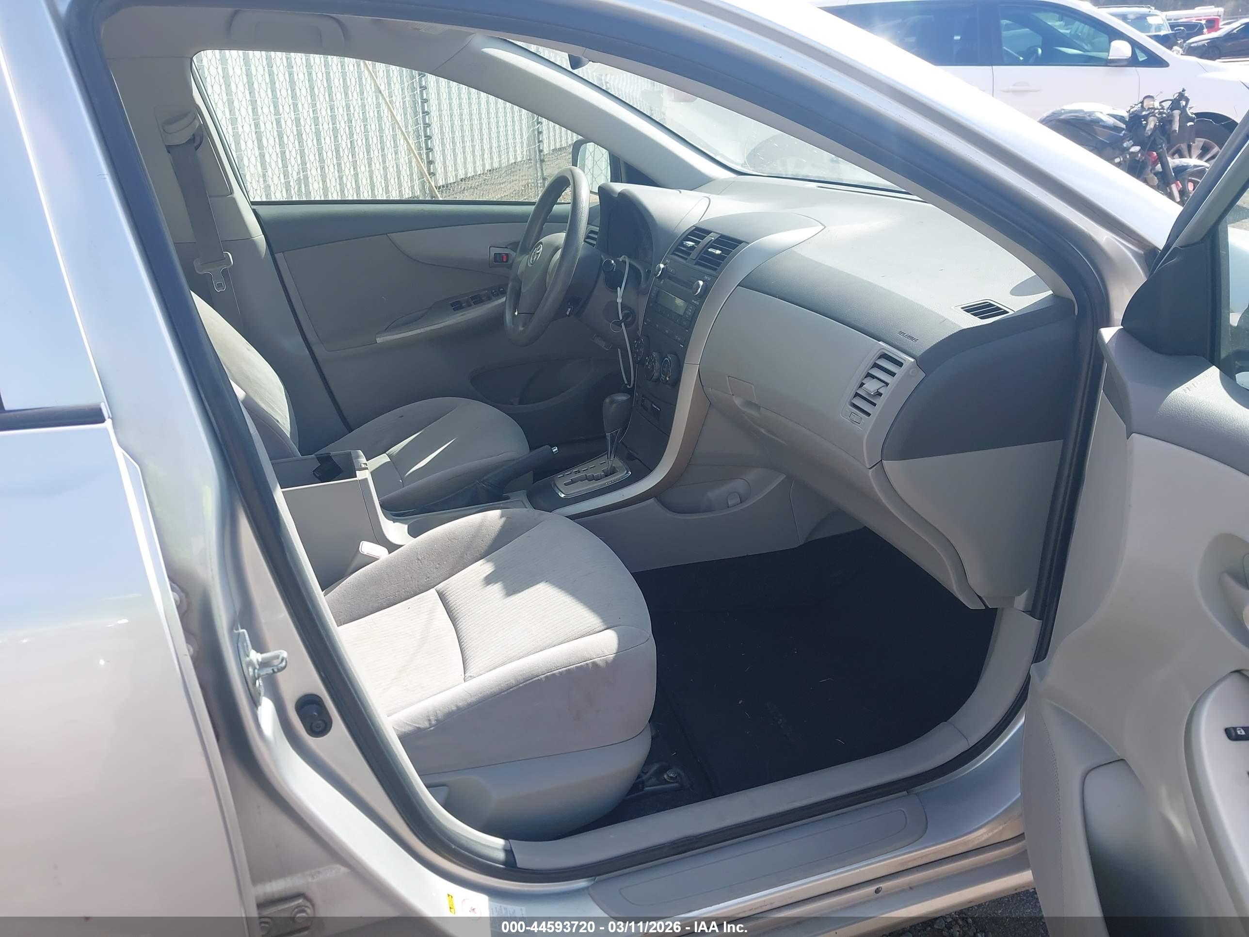TOYOTA COROLLA image 5