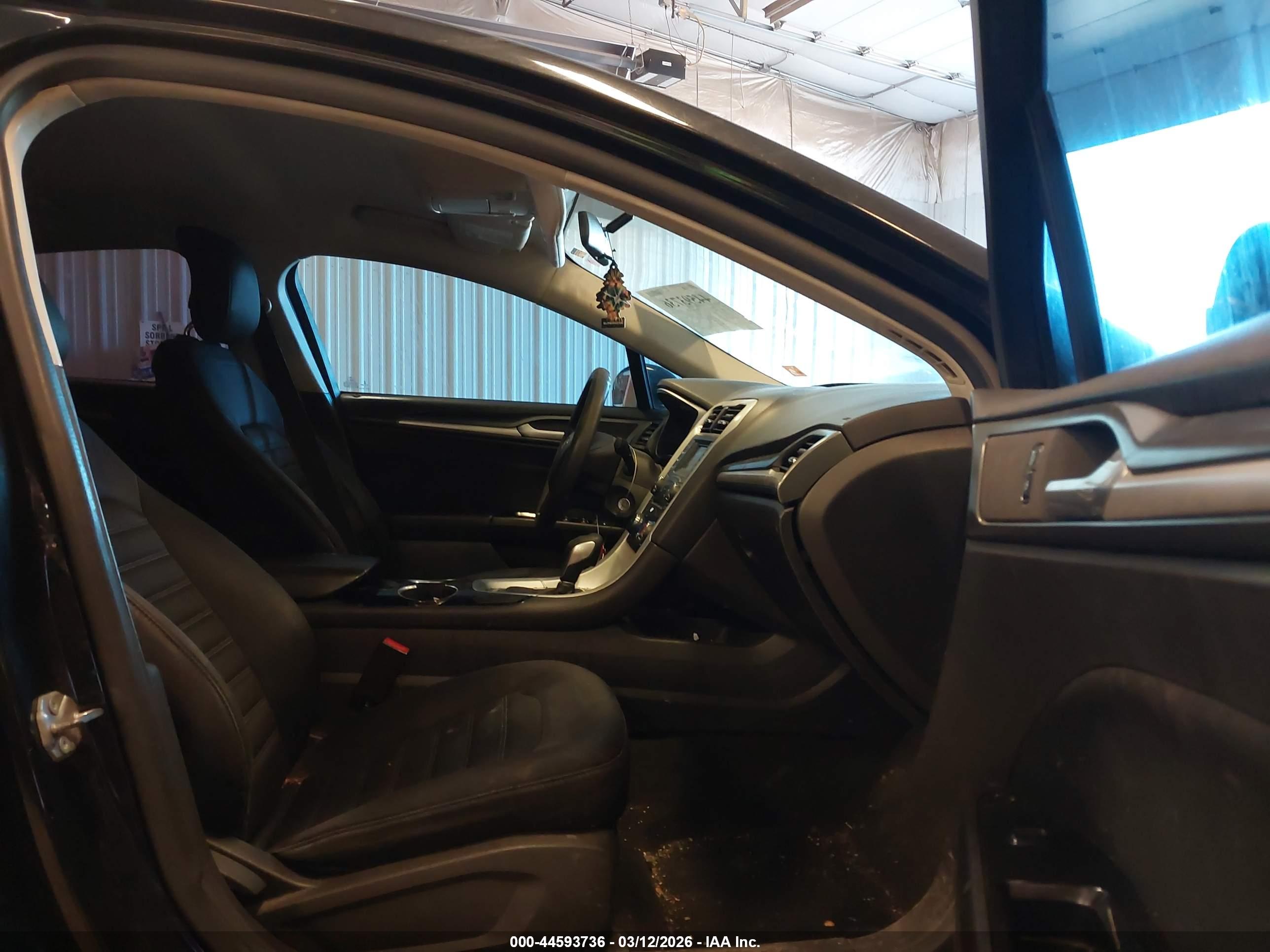 FORD FUSION image 5