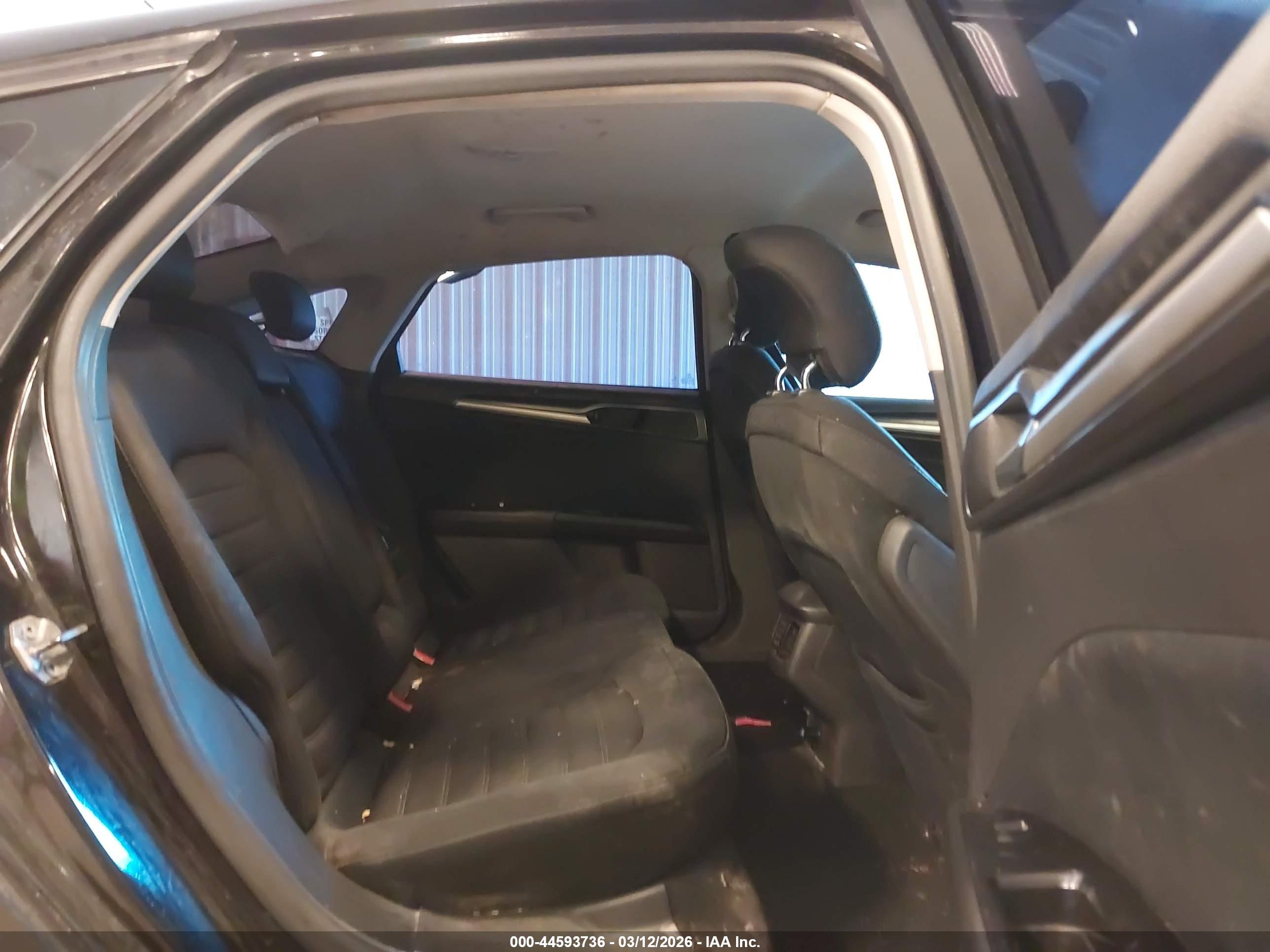 FORD FUSION image 8