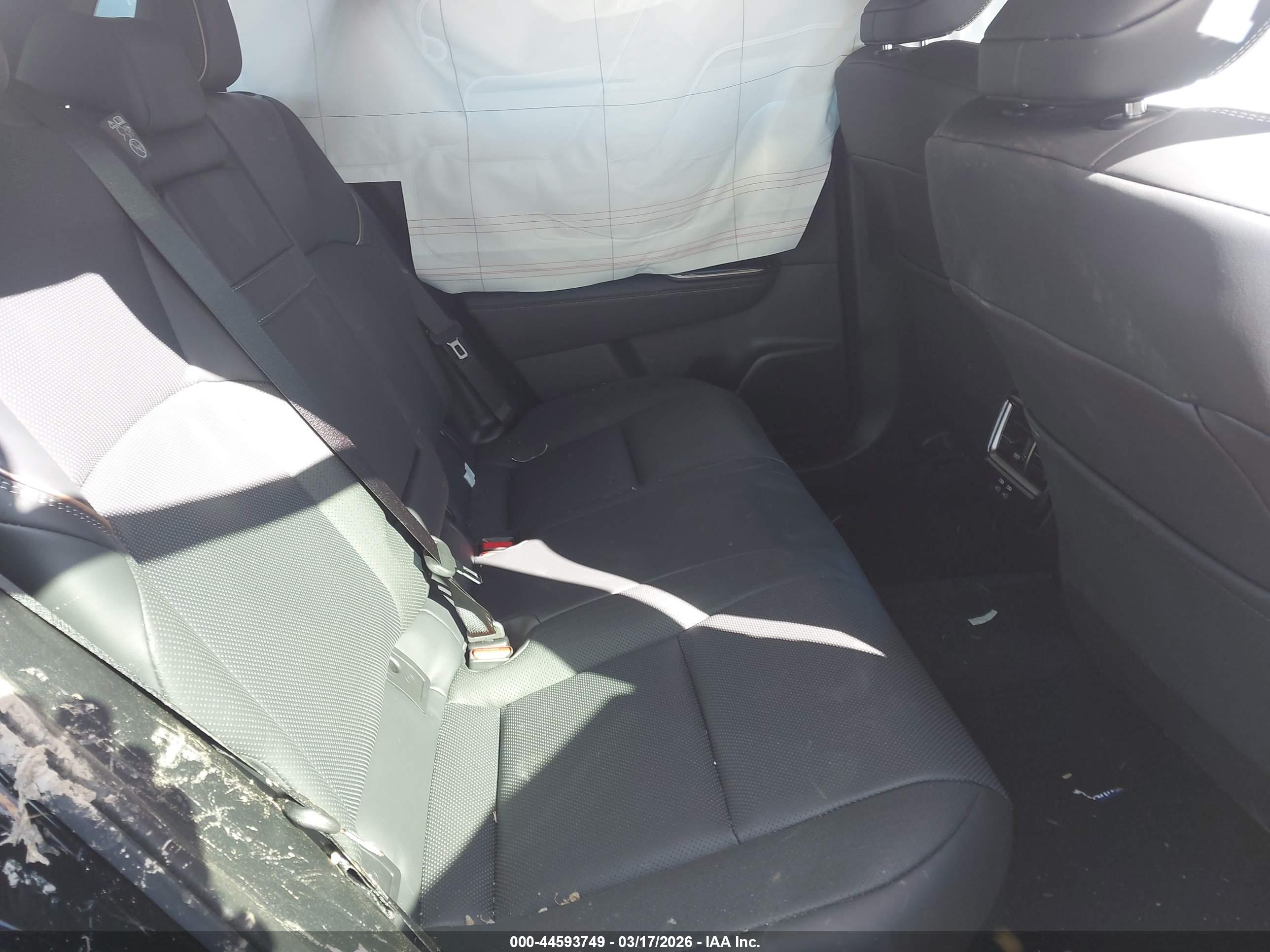 TOYOTA CROWN image 8