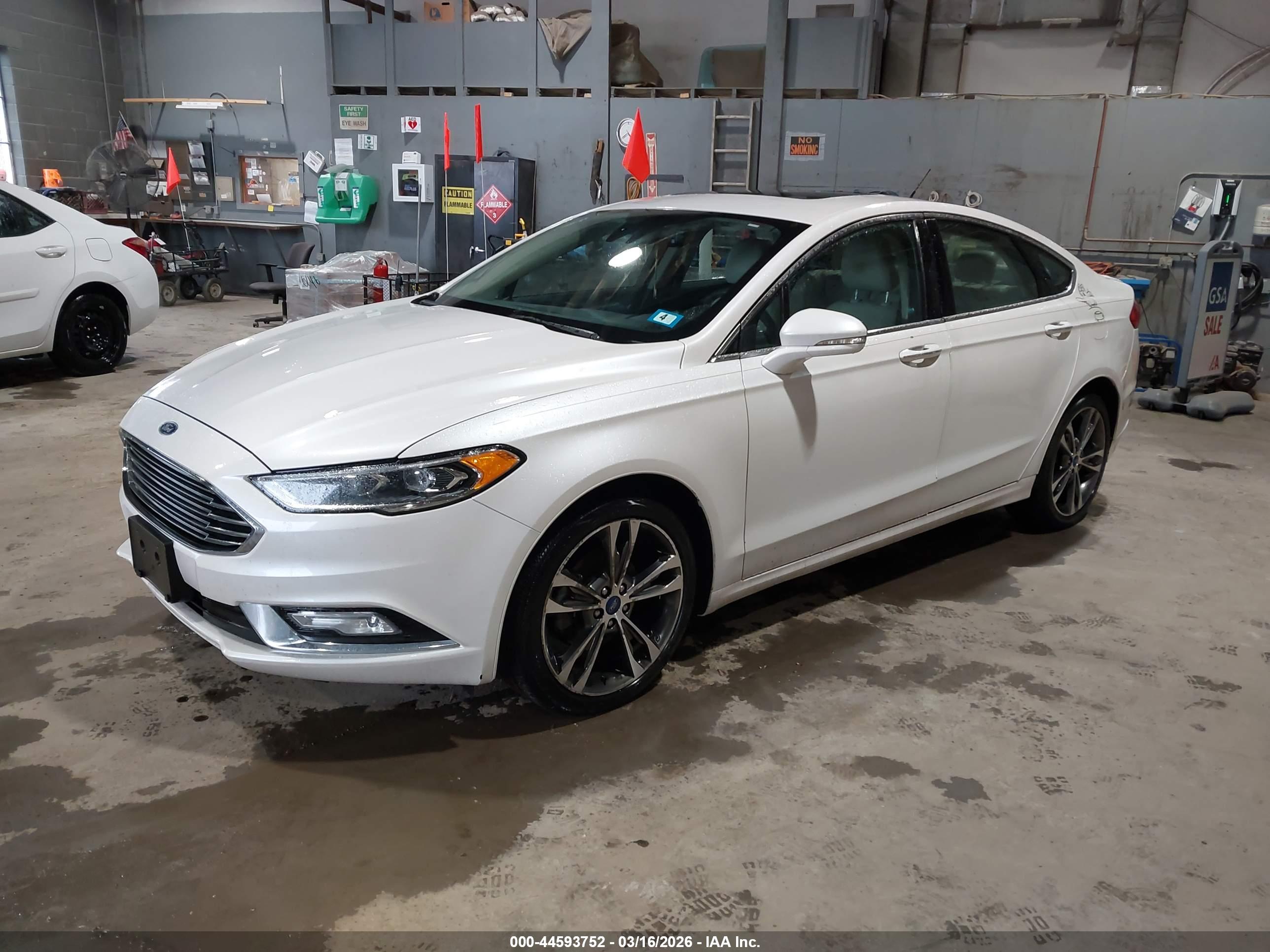 FORD FUSION image 2