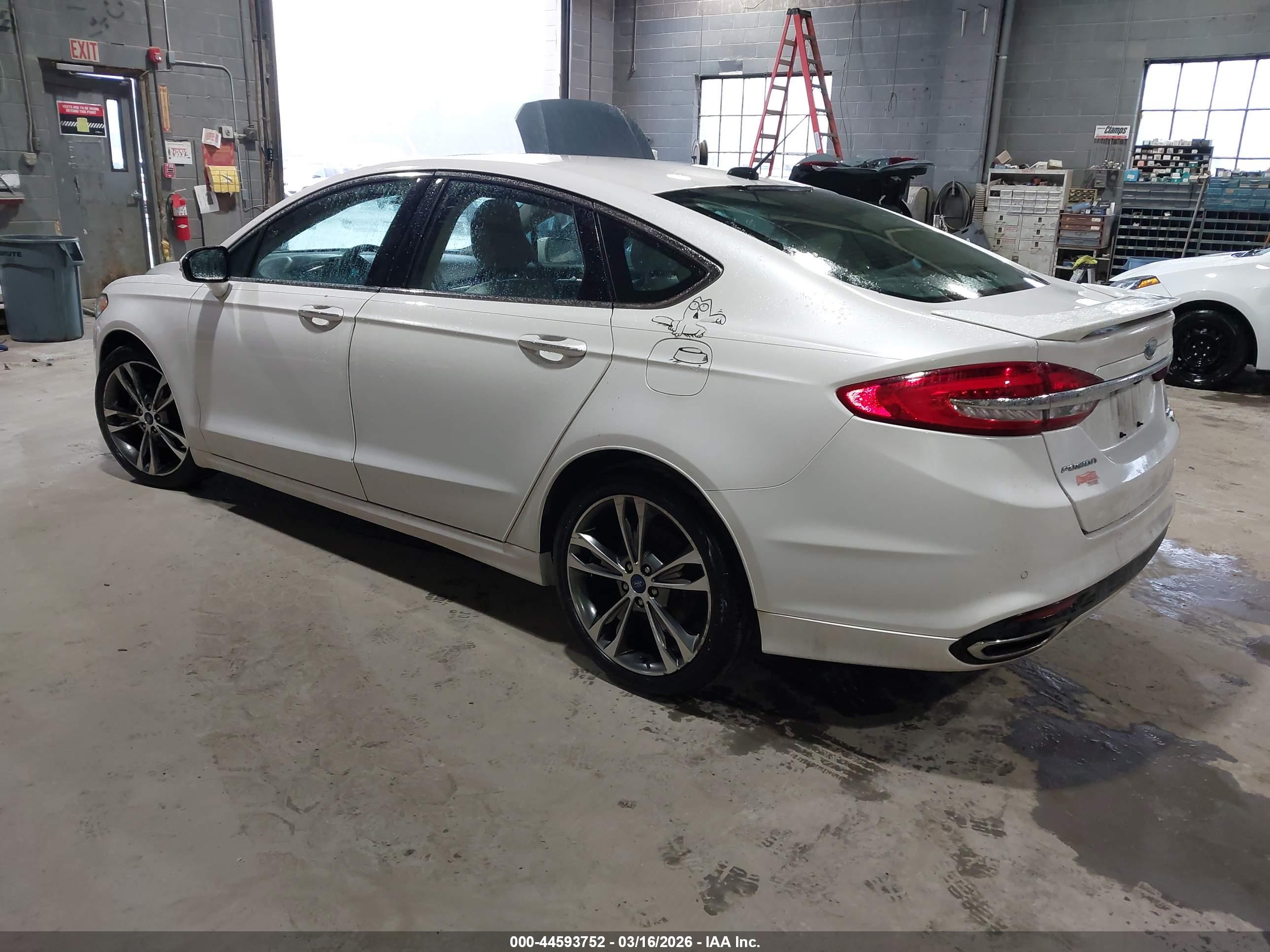 FORD FUSION image 3