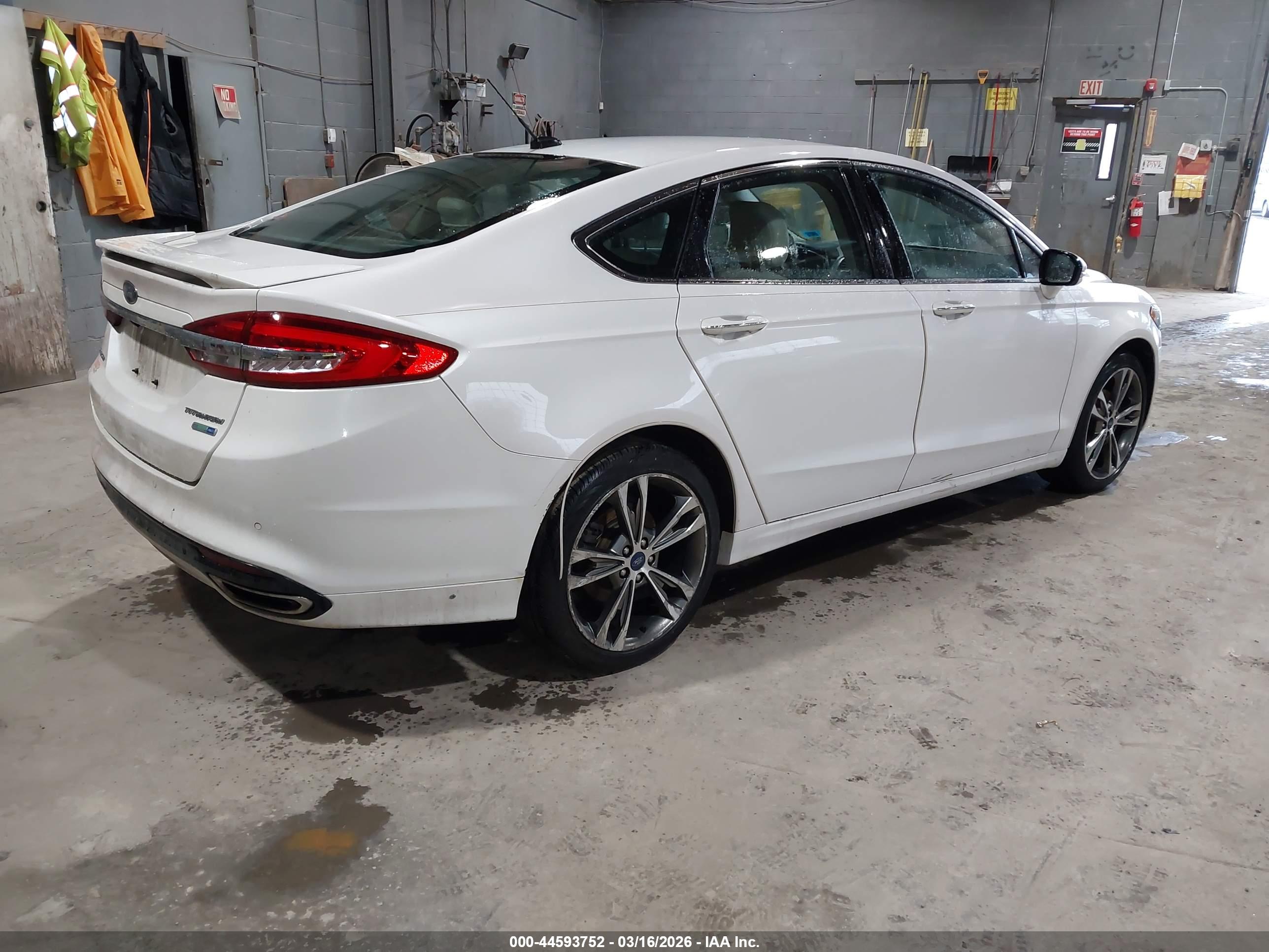 FORD FUSION image 4