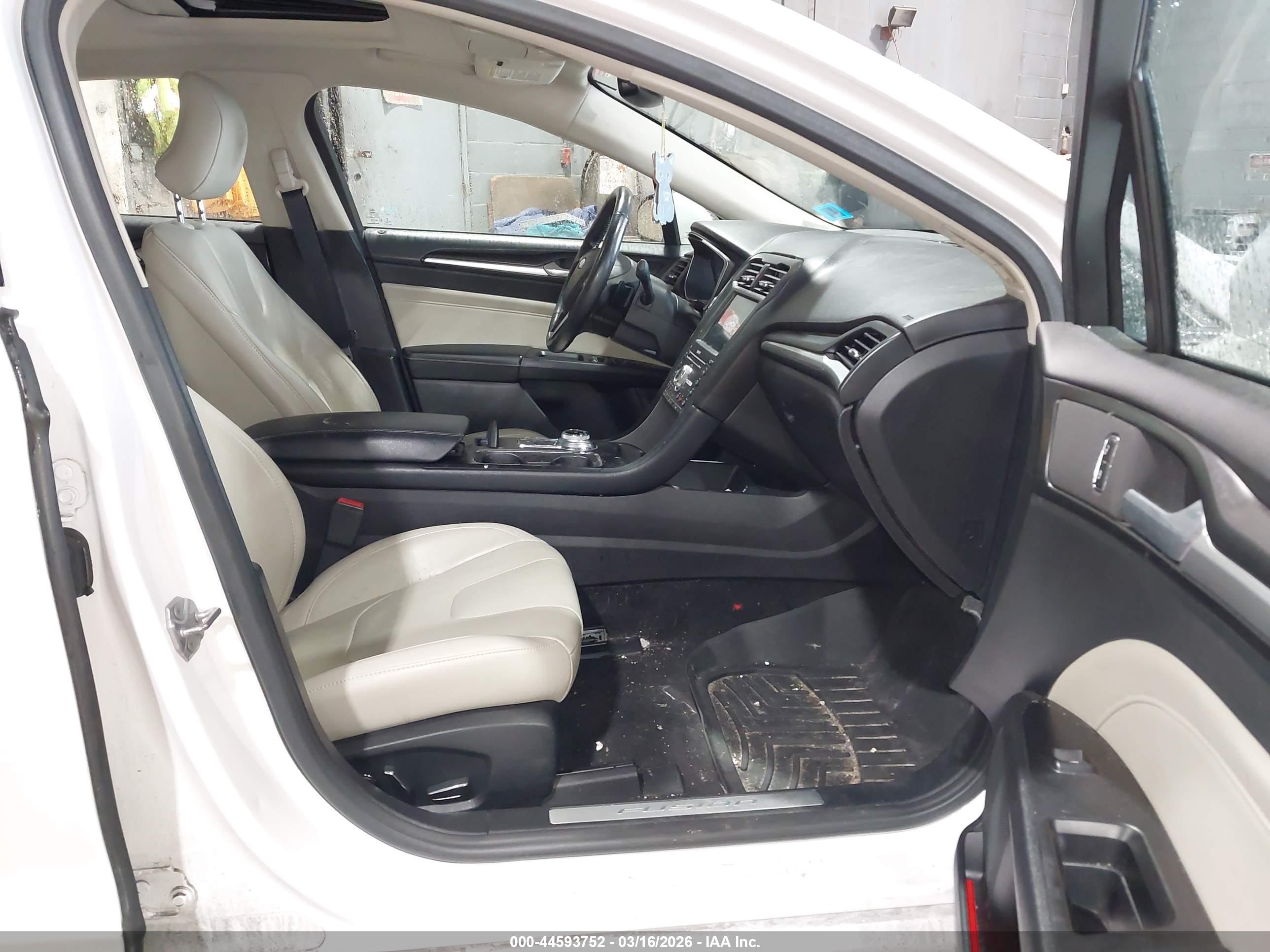 FORD FUSION image 5
