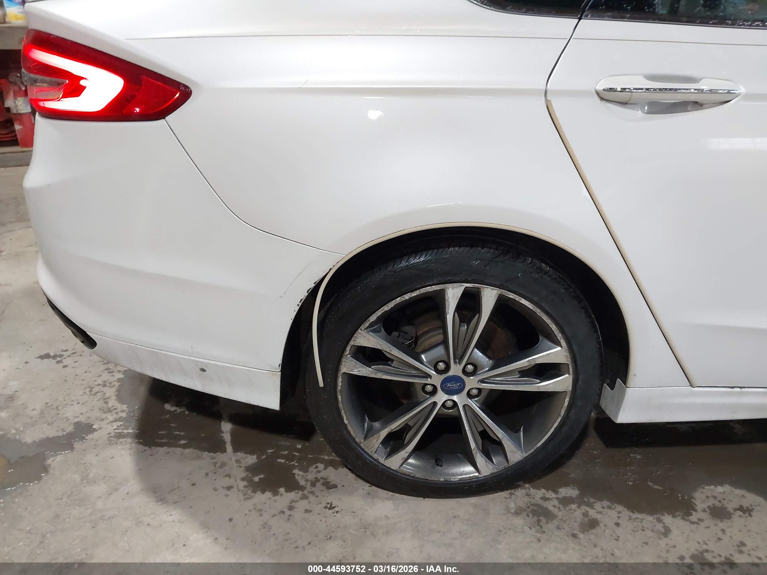 FORD FUSION image 6