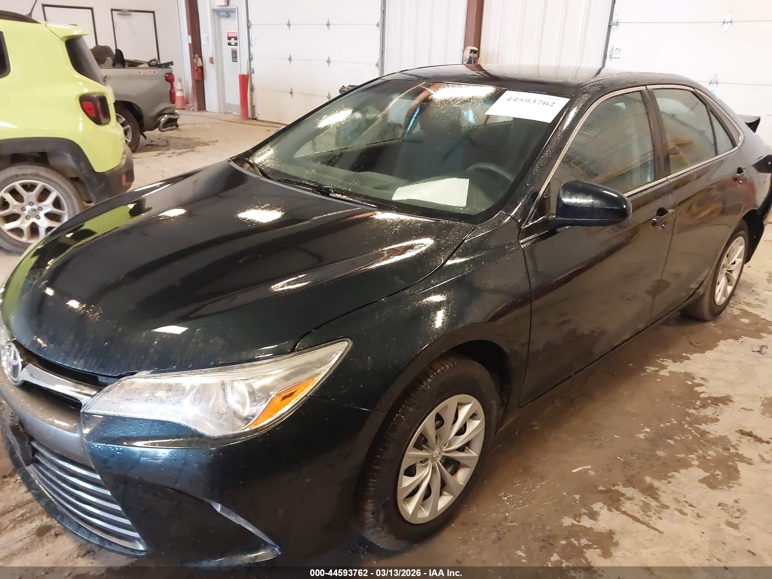 TOYOTA CAMRY image 2