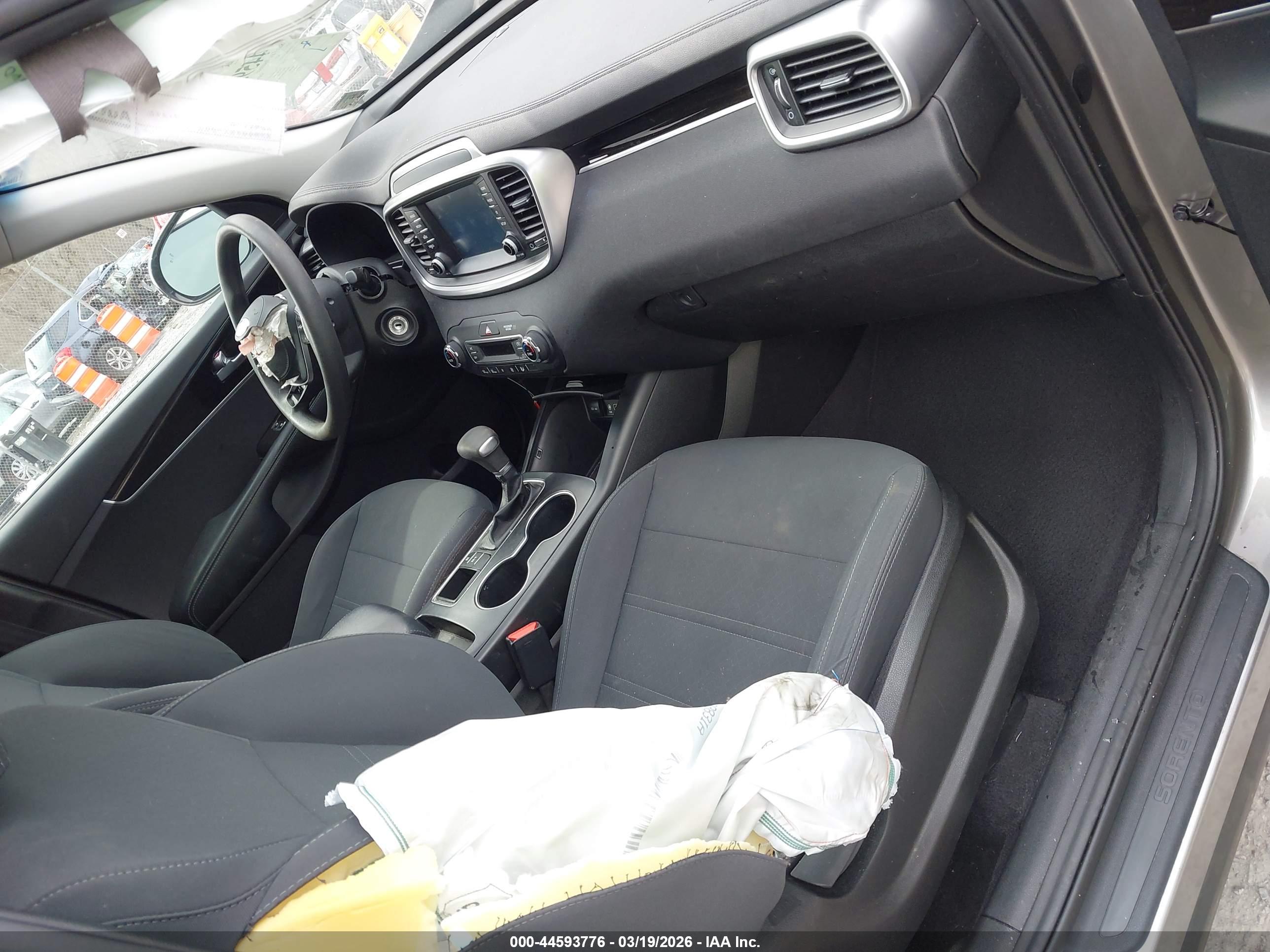 KIA SORENTO image 5
