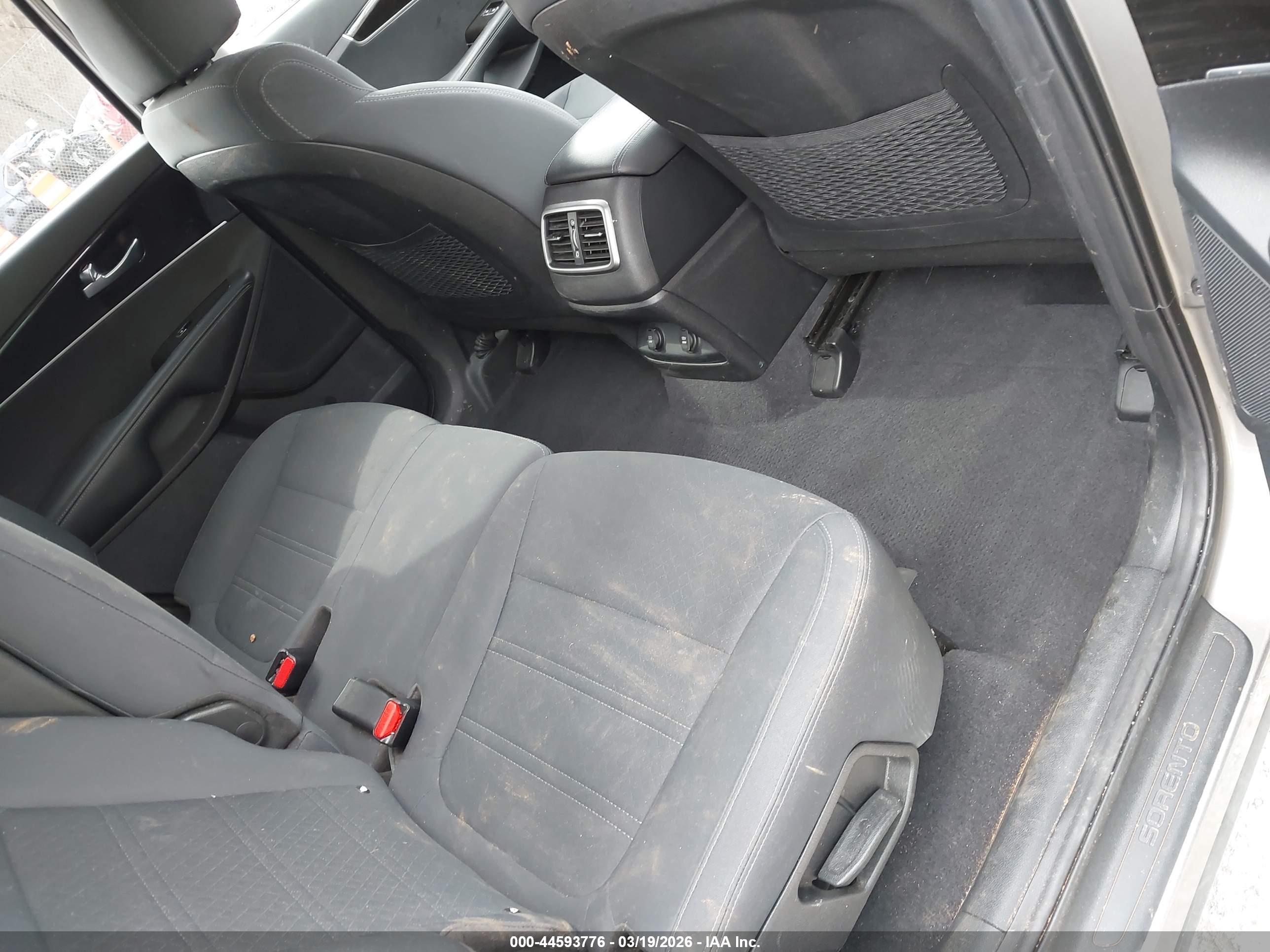 KIA SORENTO image 8