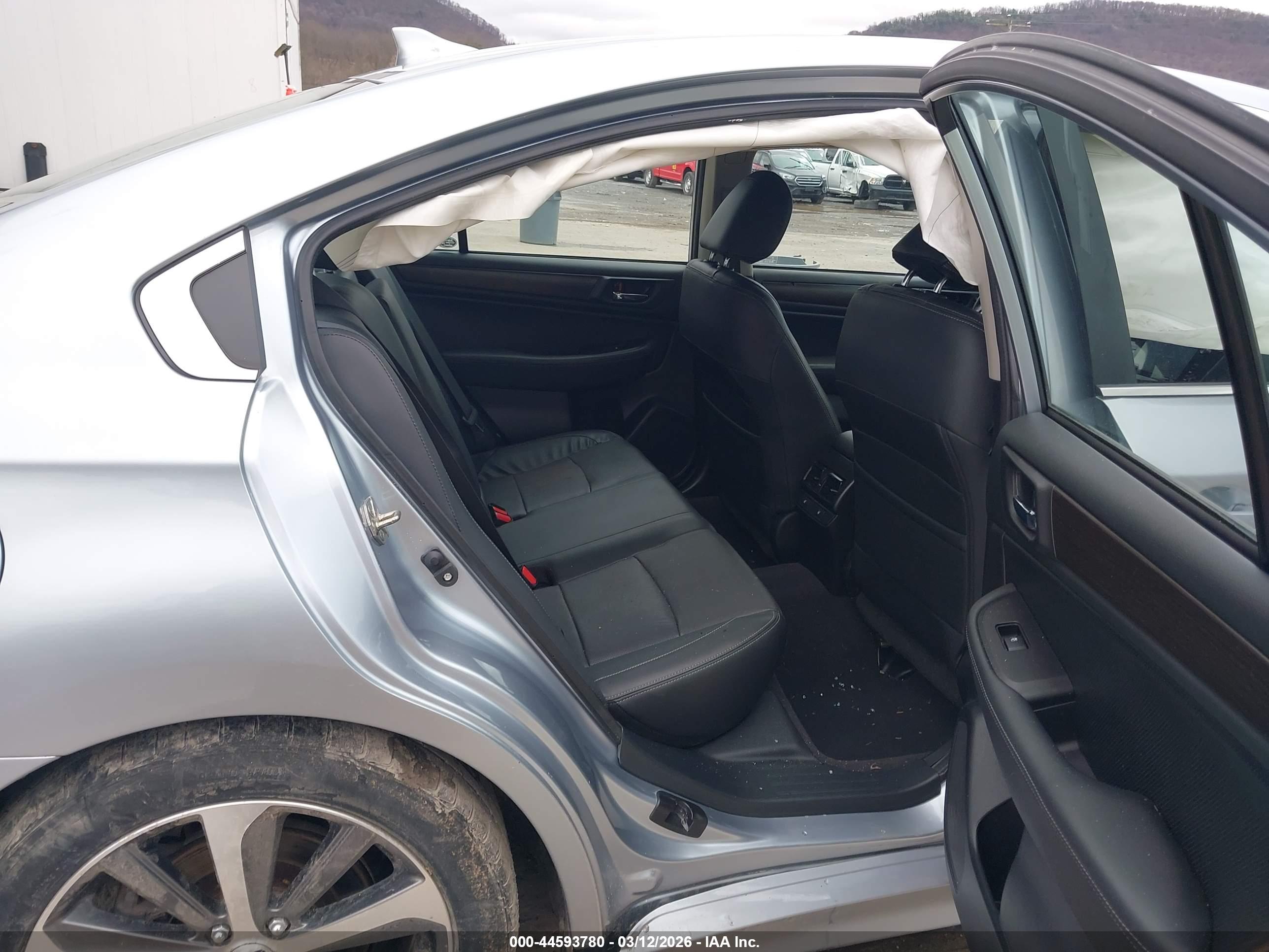 SUBARU LEGACY image 8