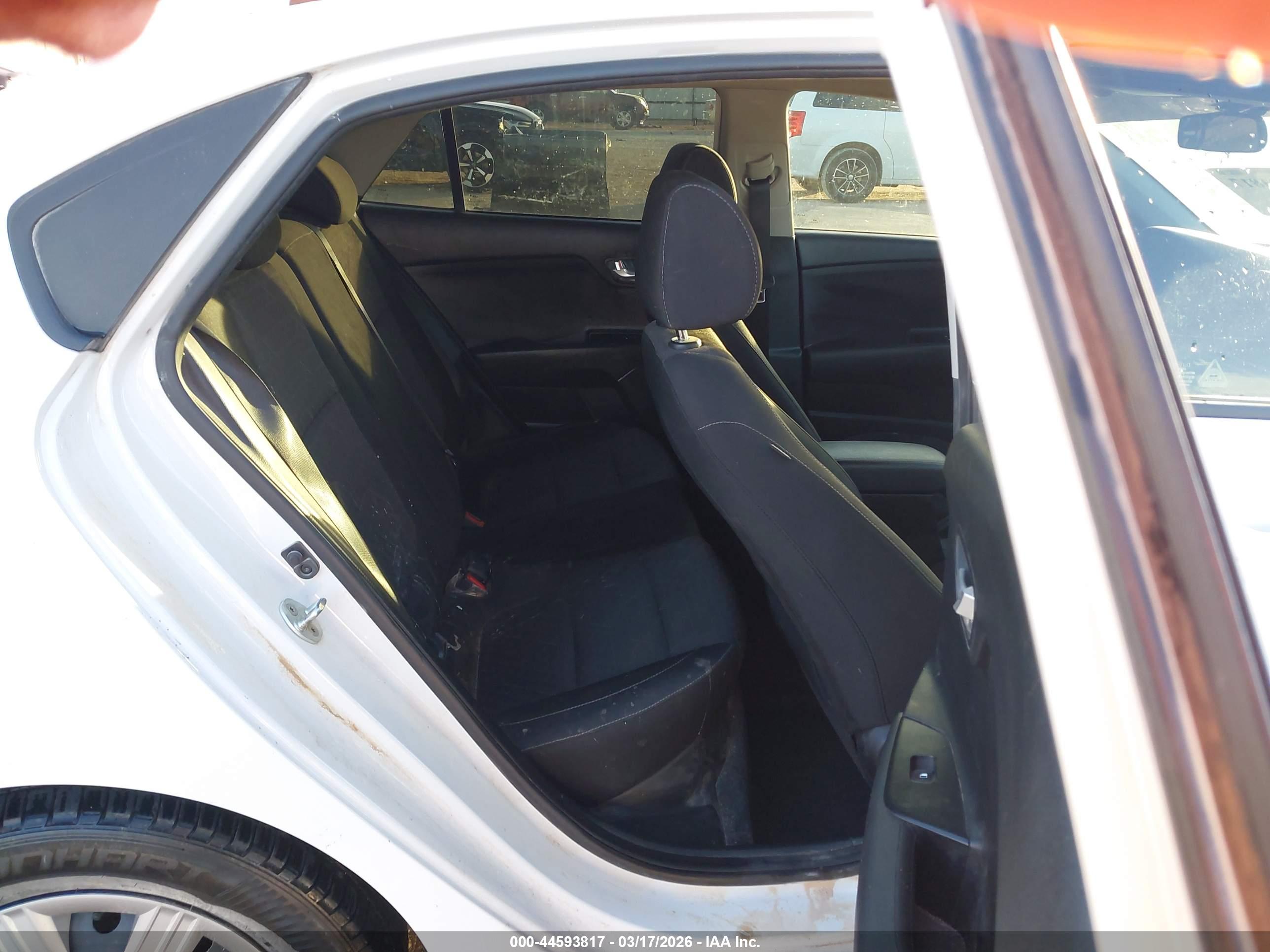 KIA RIO image 8