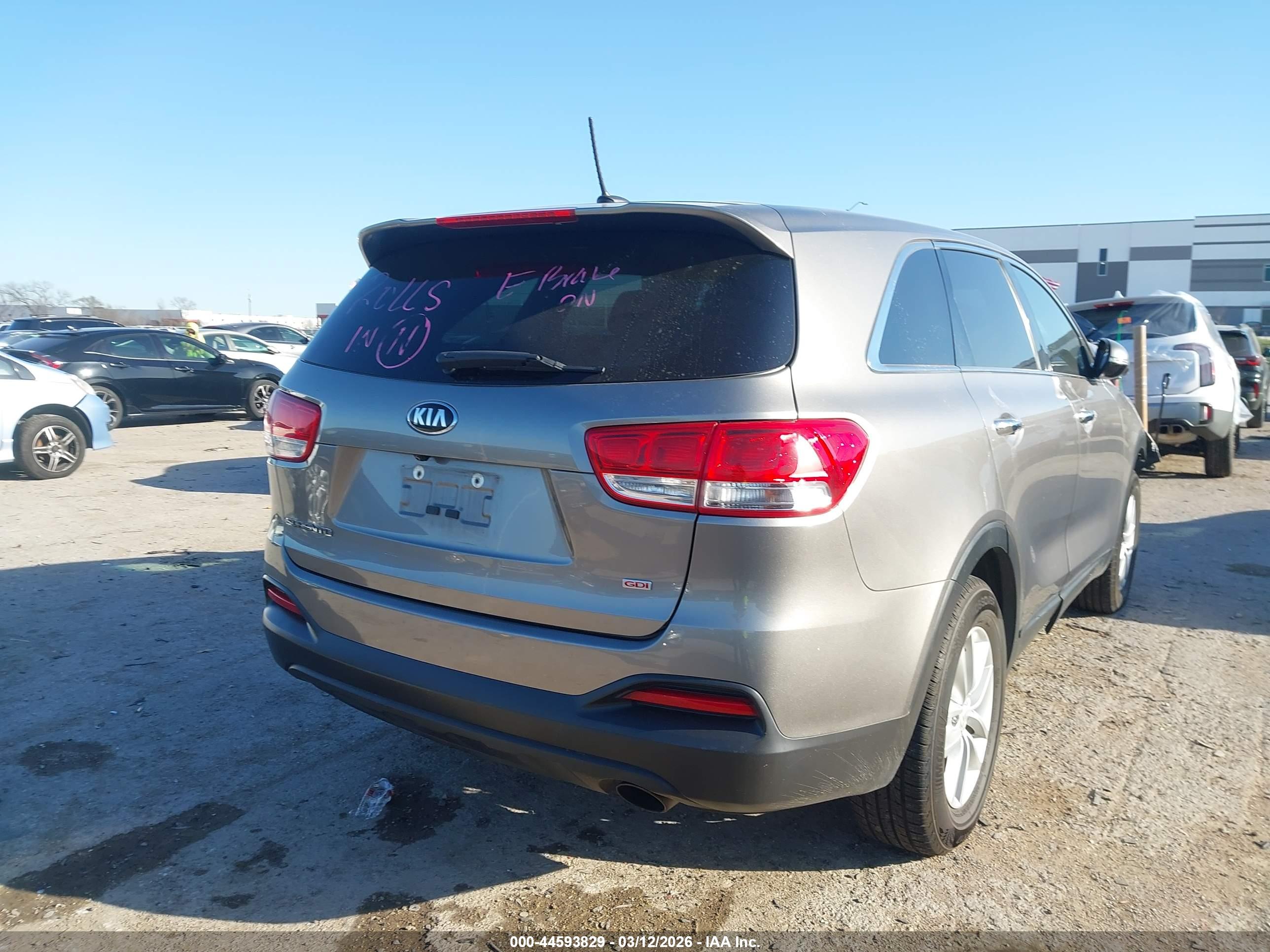 KIA SORENTO image 4