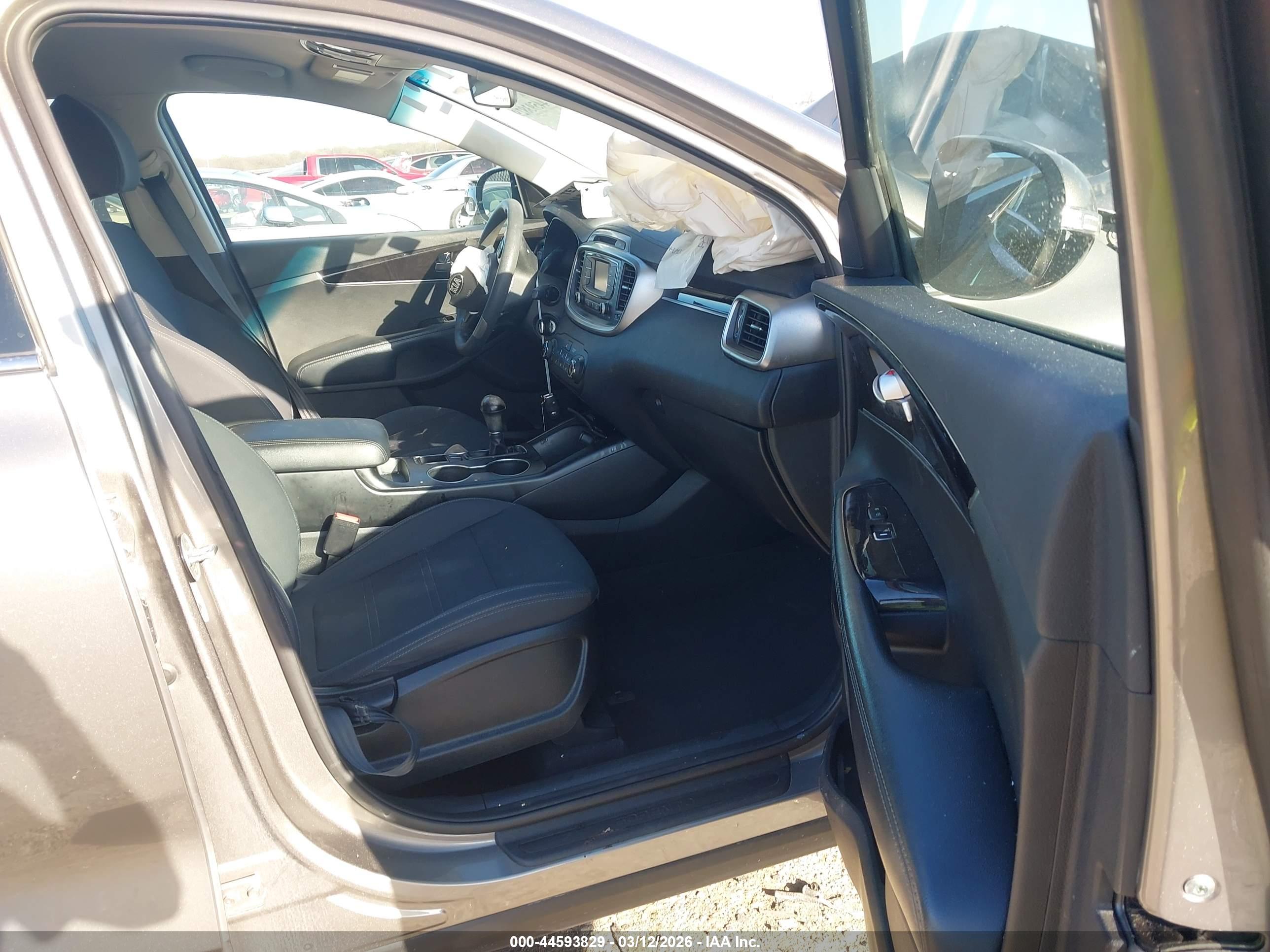KIA SORENTO image 5