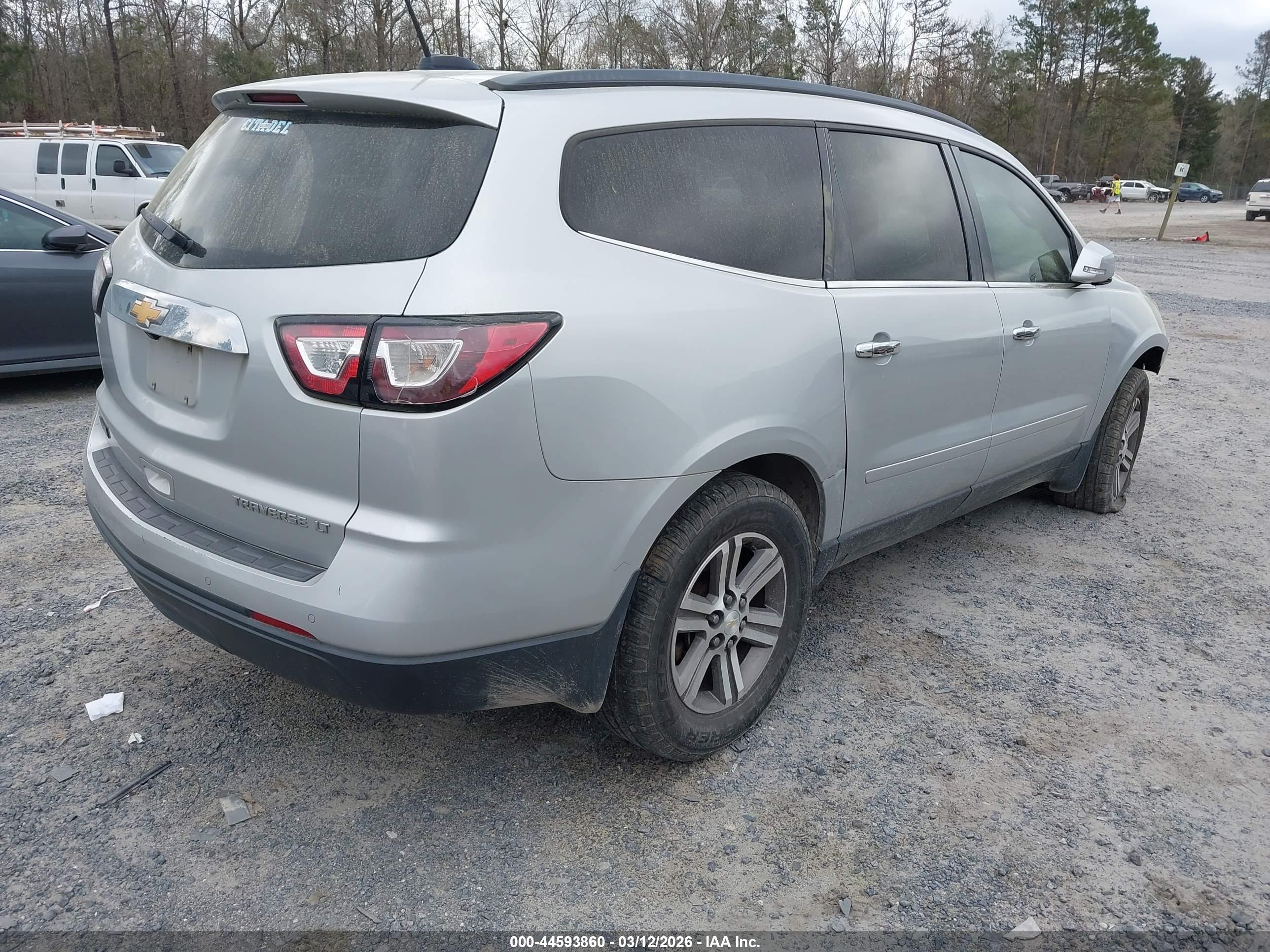 CHEVROLET TRAVERSE image 4