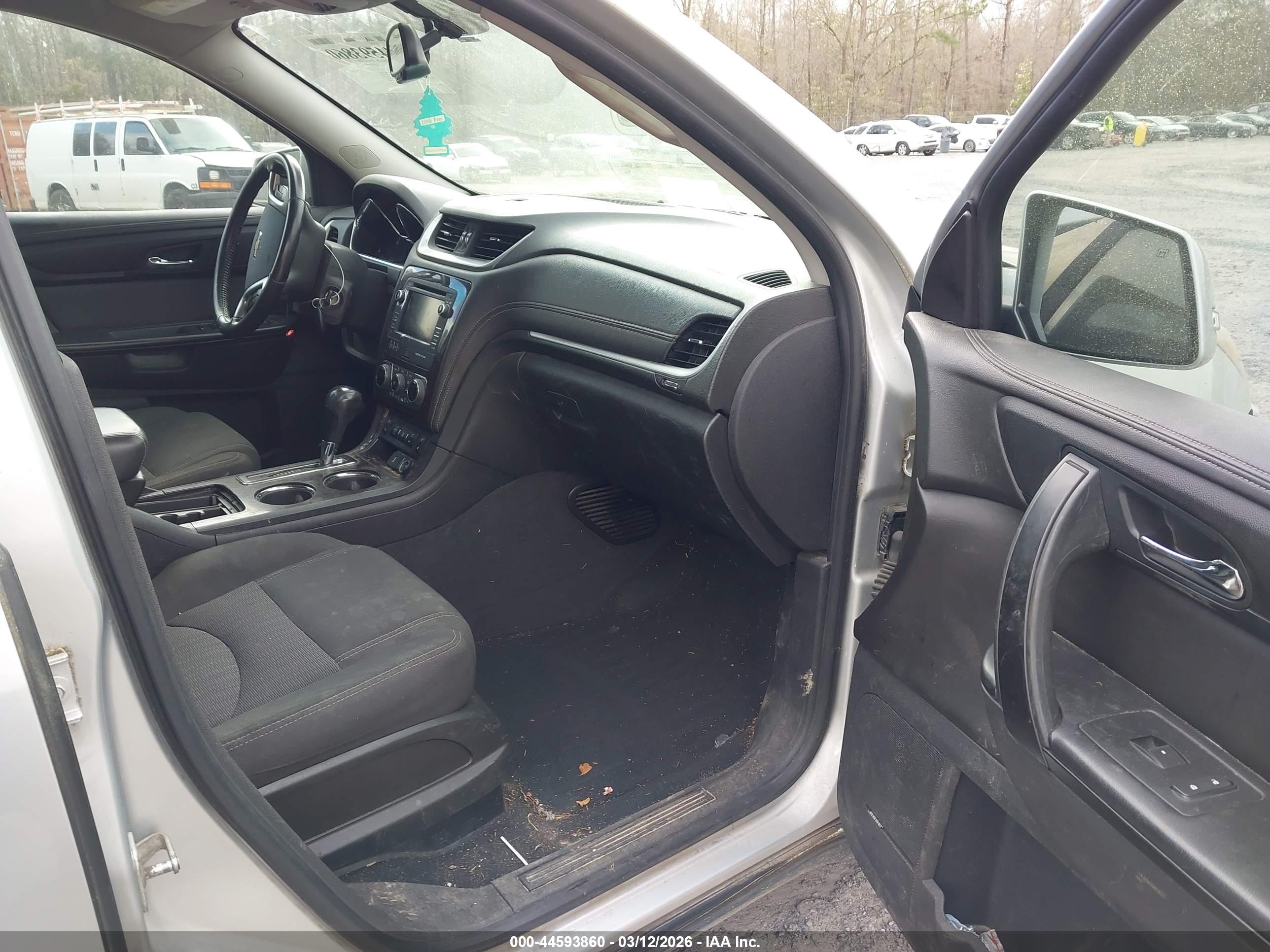 CHEVROLET TRAVERSE image 5