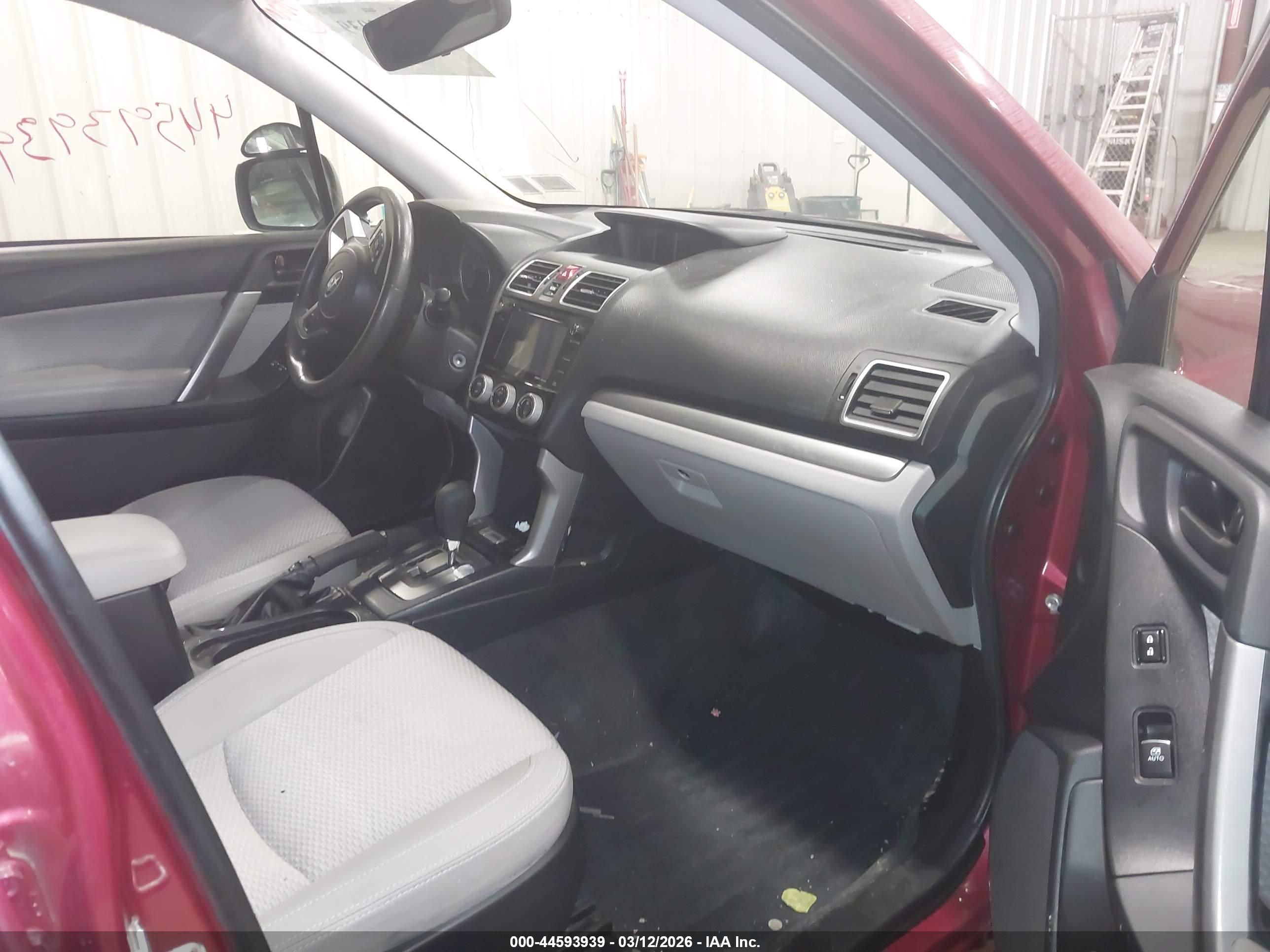 SUBARU FORESTER image 5