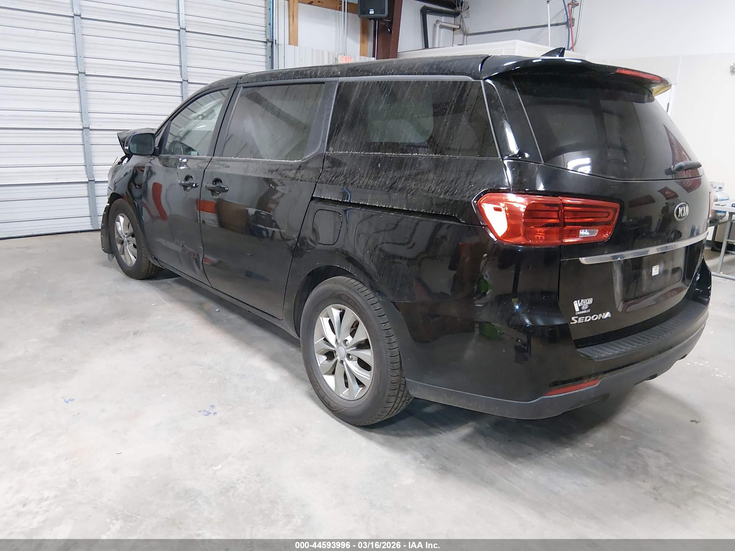 KIA SEDONA image 3