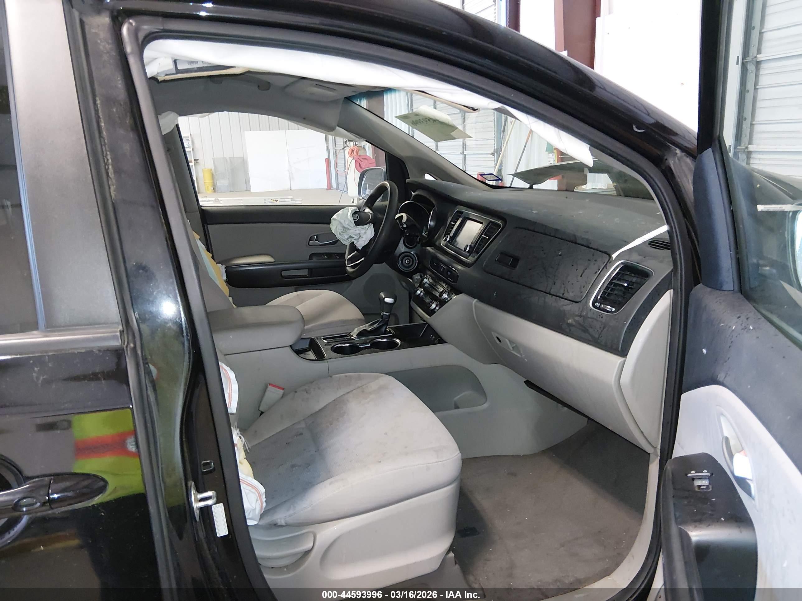 KIA SEDONA image 5