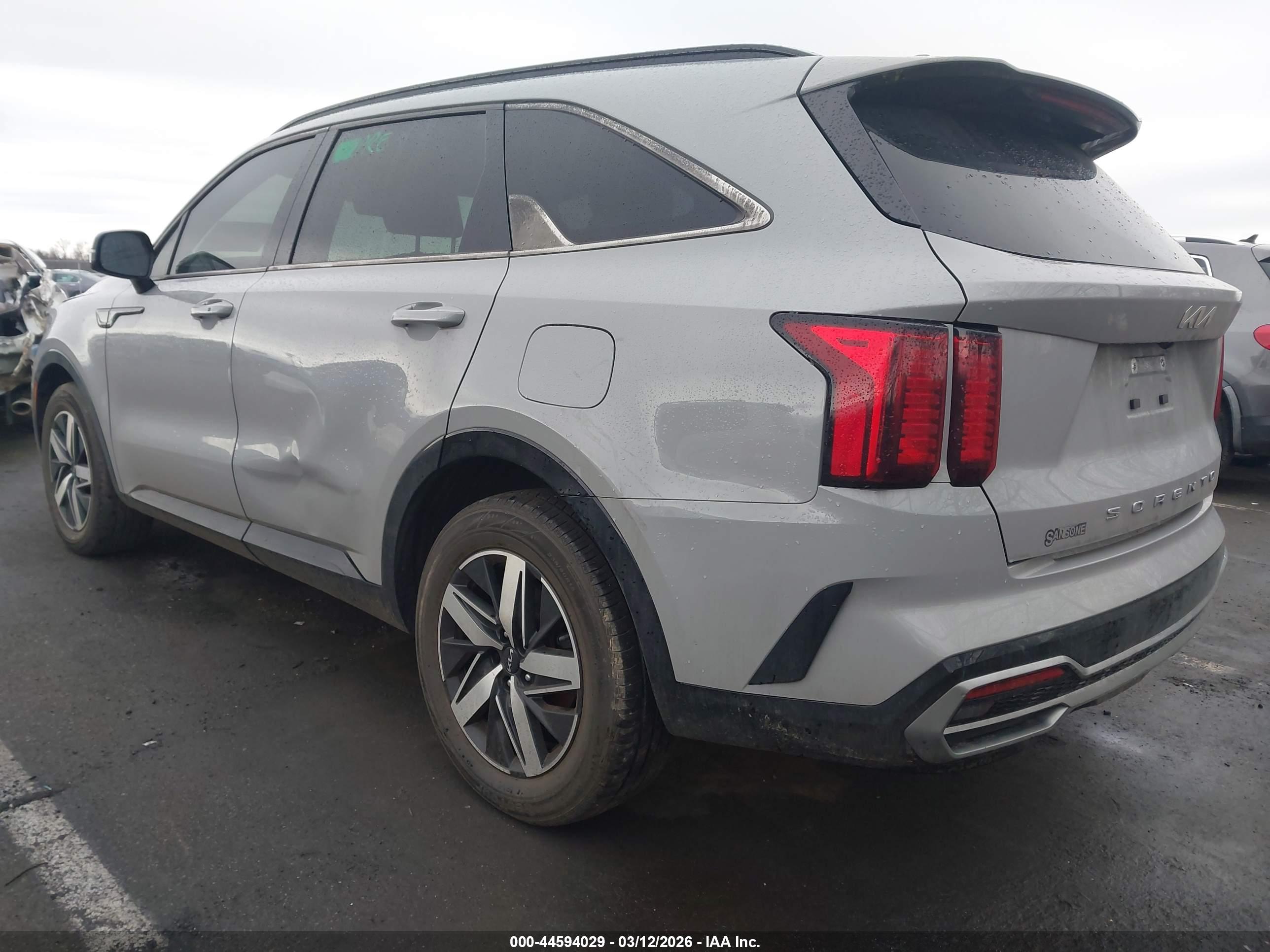 KIA SORENTO image 3