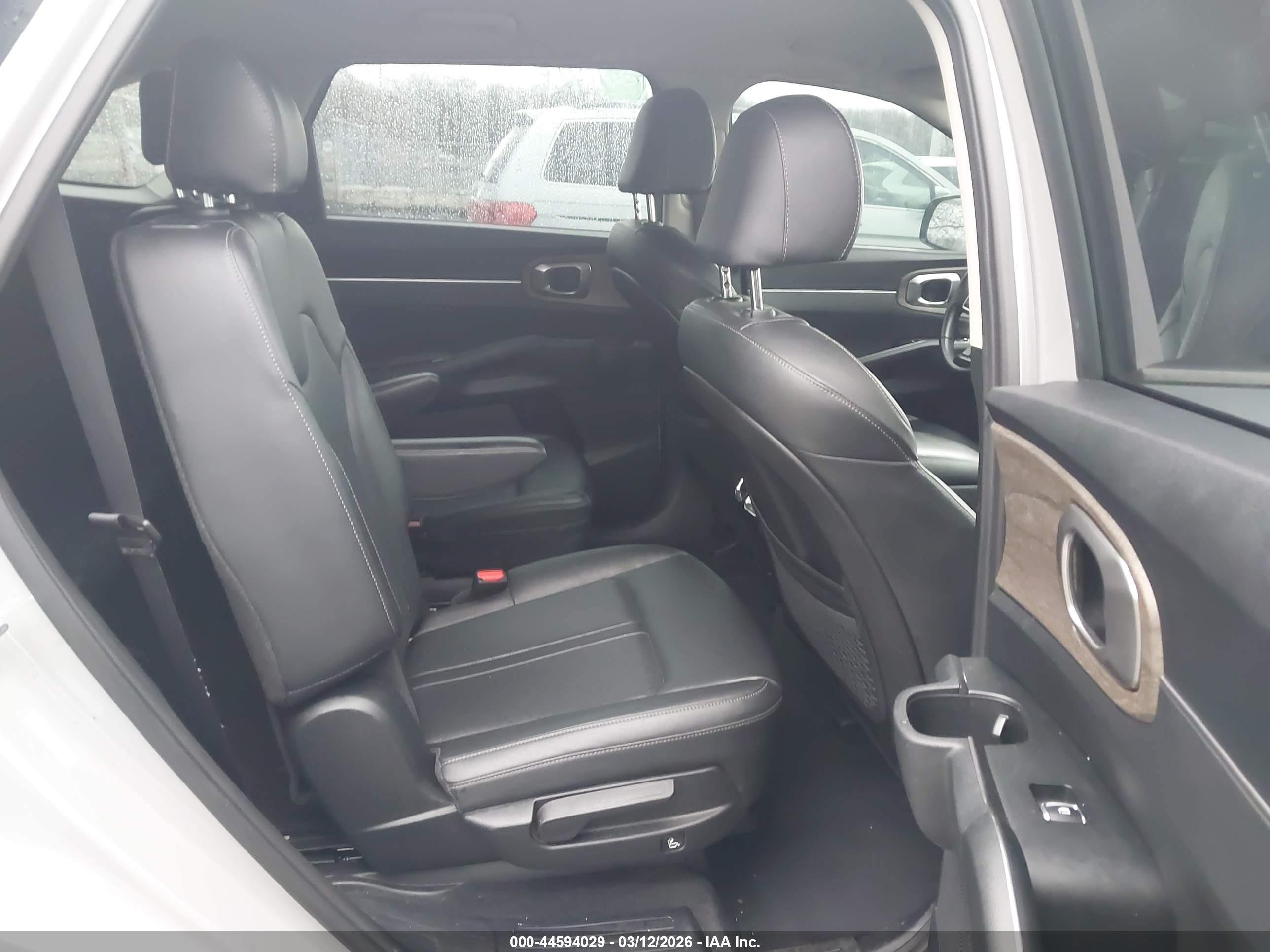 KIA SORENTO image 8