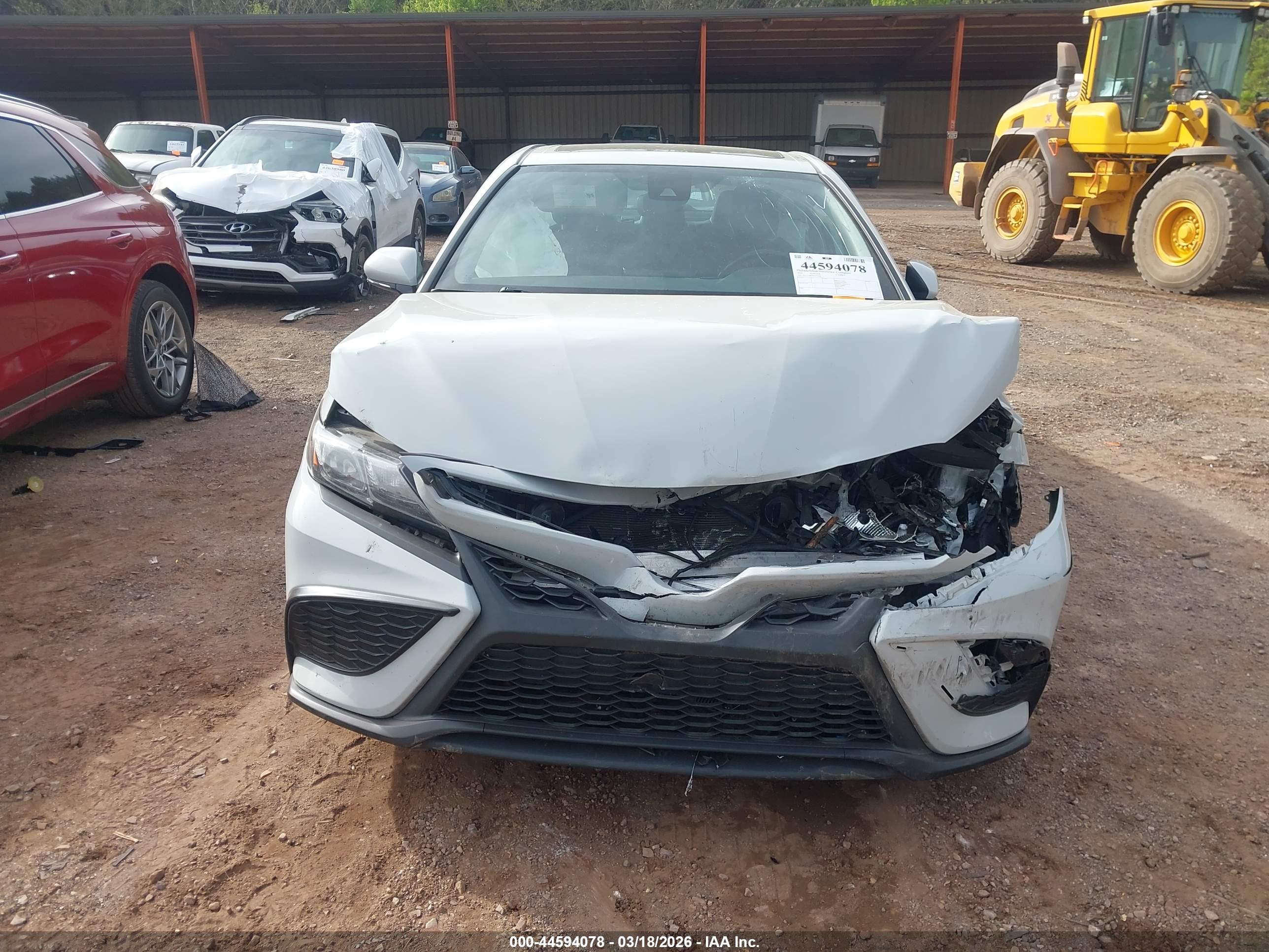 TOYOTA CAMRY image 6