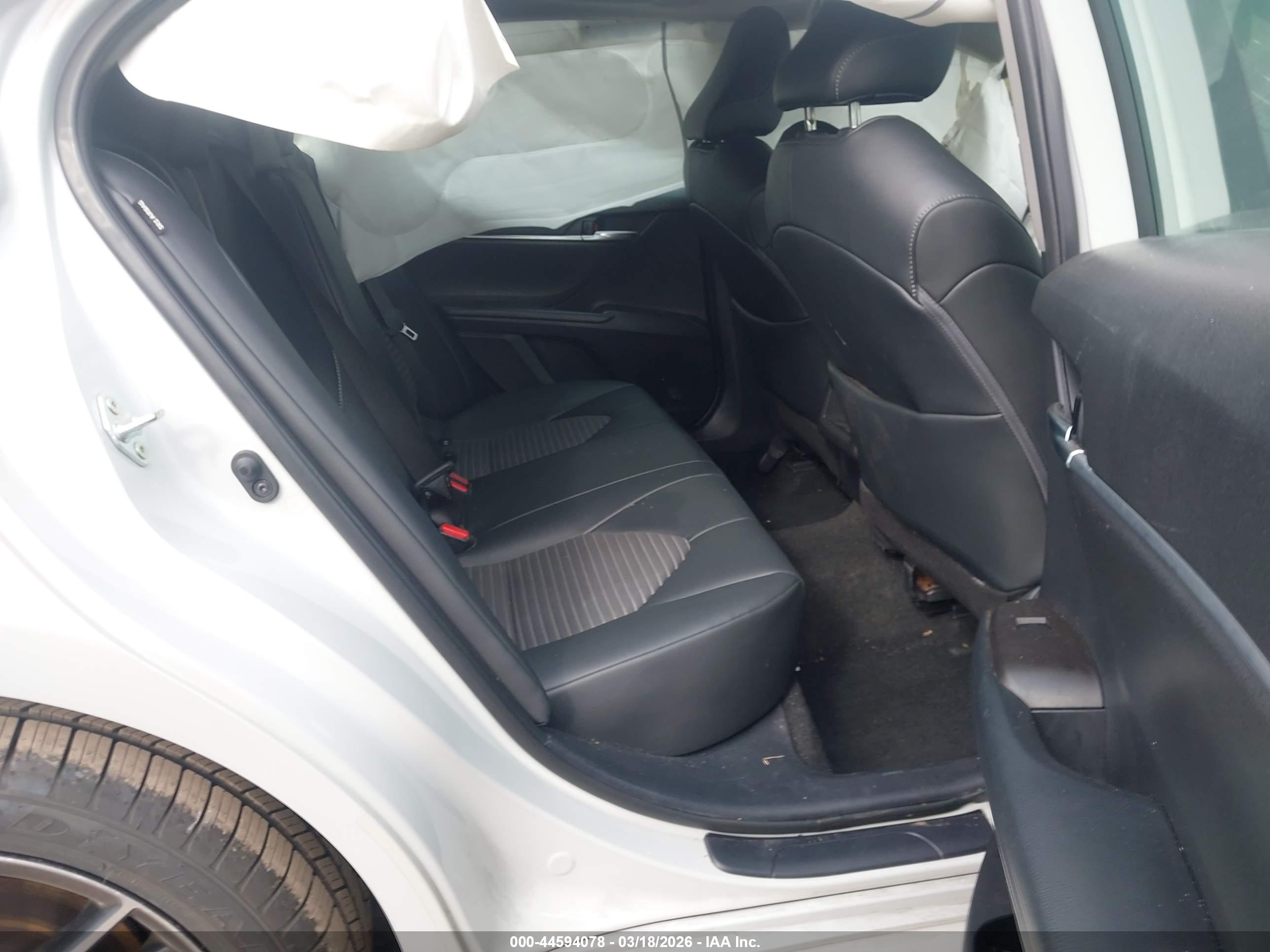 TOYOTA CAMRY image 8